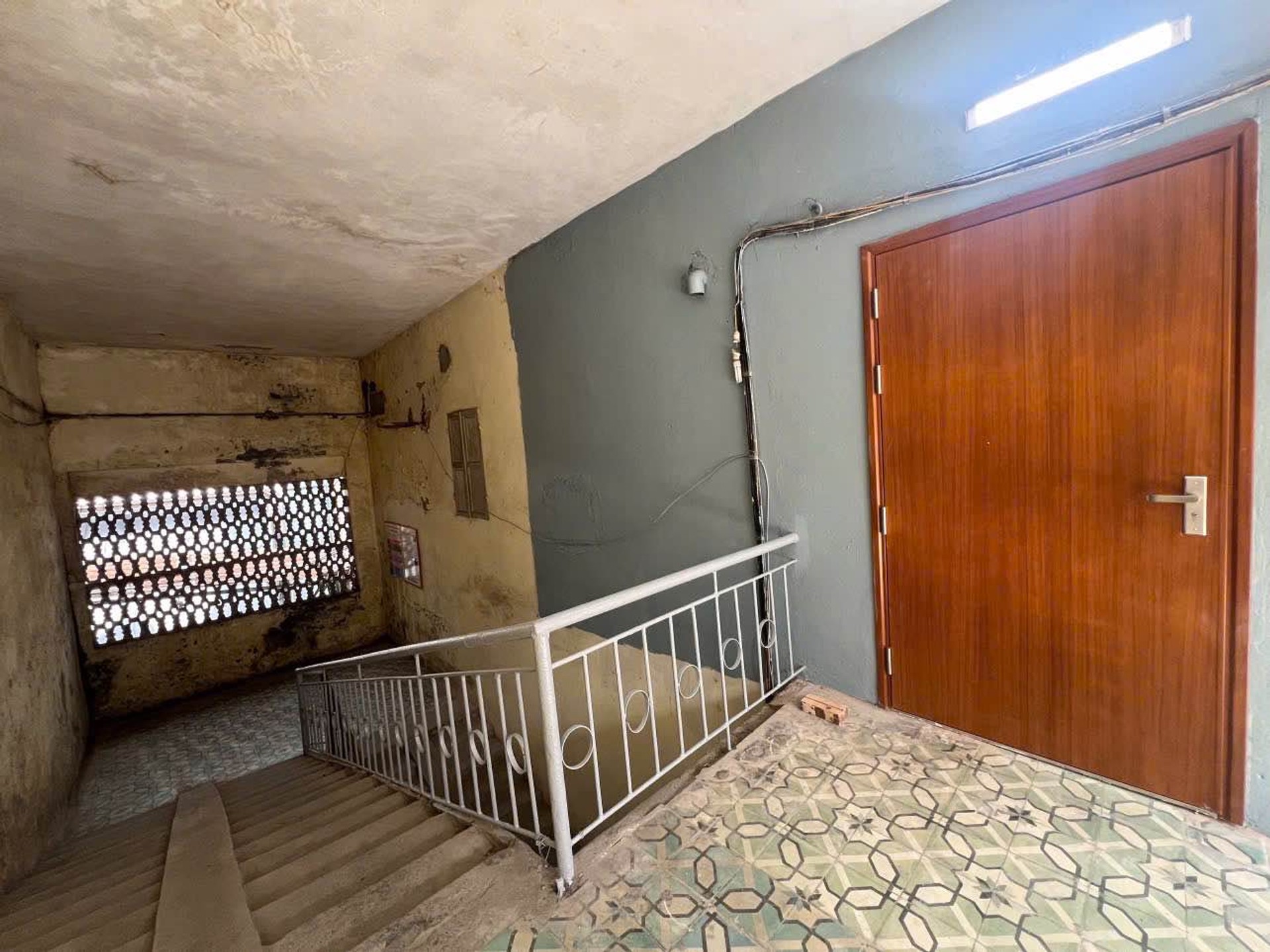 Bán nhà Lạc Trung - diện tích 150m2 3 tầng - Nhà lô góc, ô tô tránh - giá 5,5 tỷ