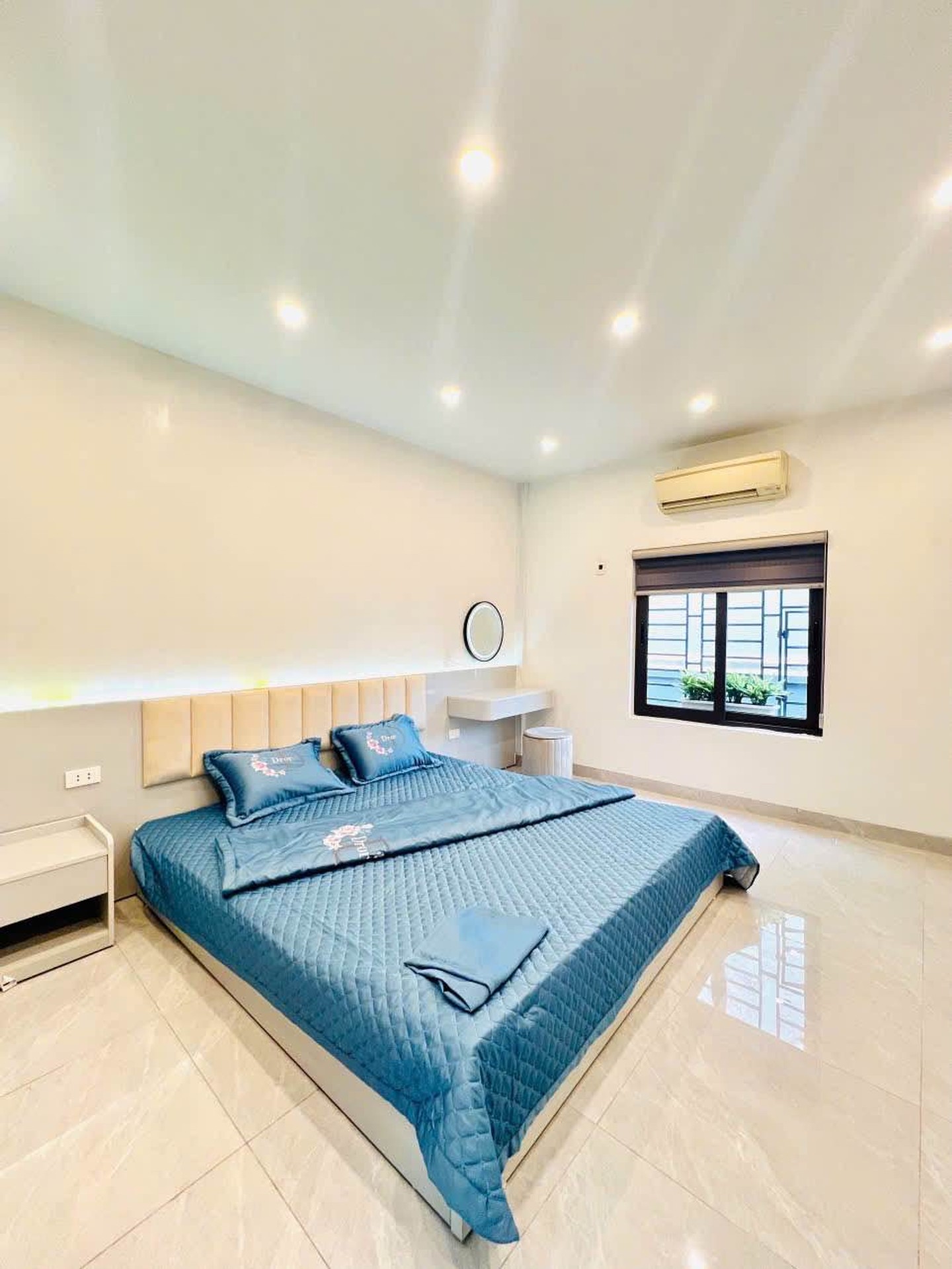 Bán nhà Lạc Trung - diện tích 150m2 3 tầng - Nhà lô góc, ô tô tránh - giá 5,5 tỷ