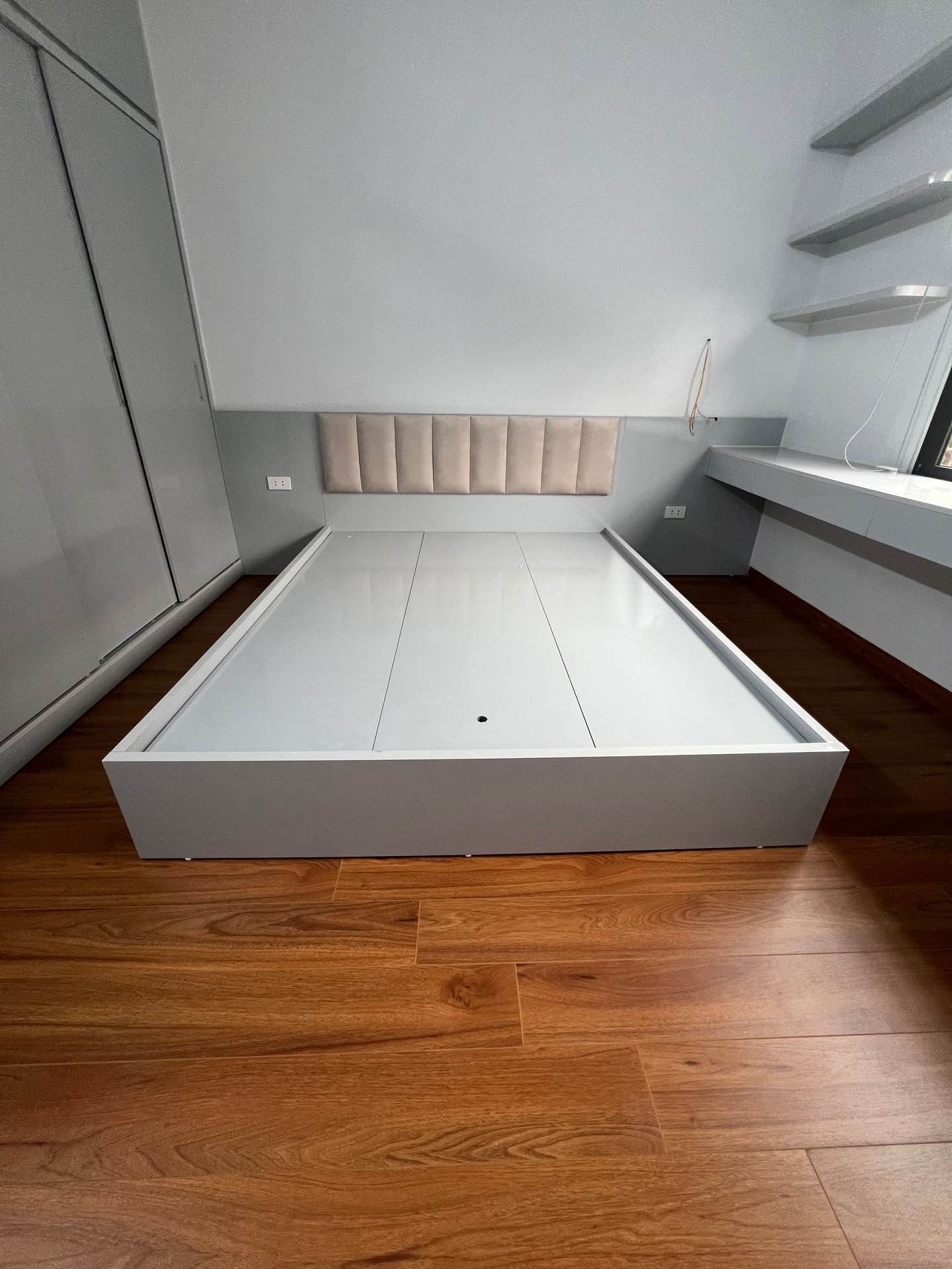 Bán nhà Lạc Trung - diện tích 150m2 3 tầng - Nhà lô góc, ô tô tránh - giá 5,5 tỷ