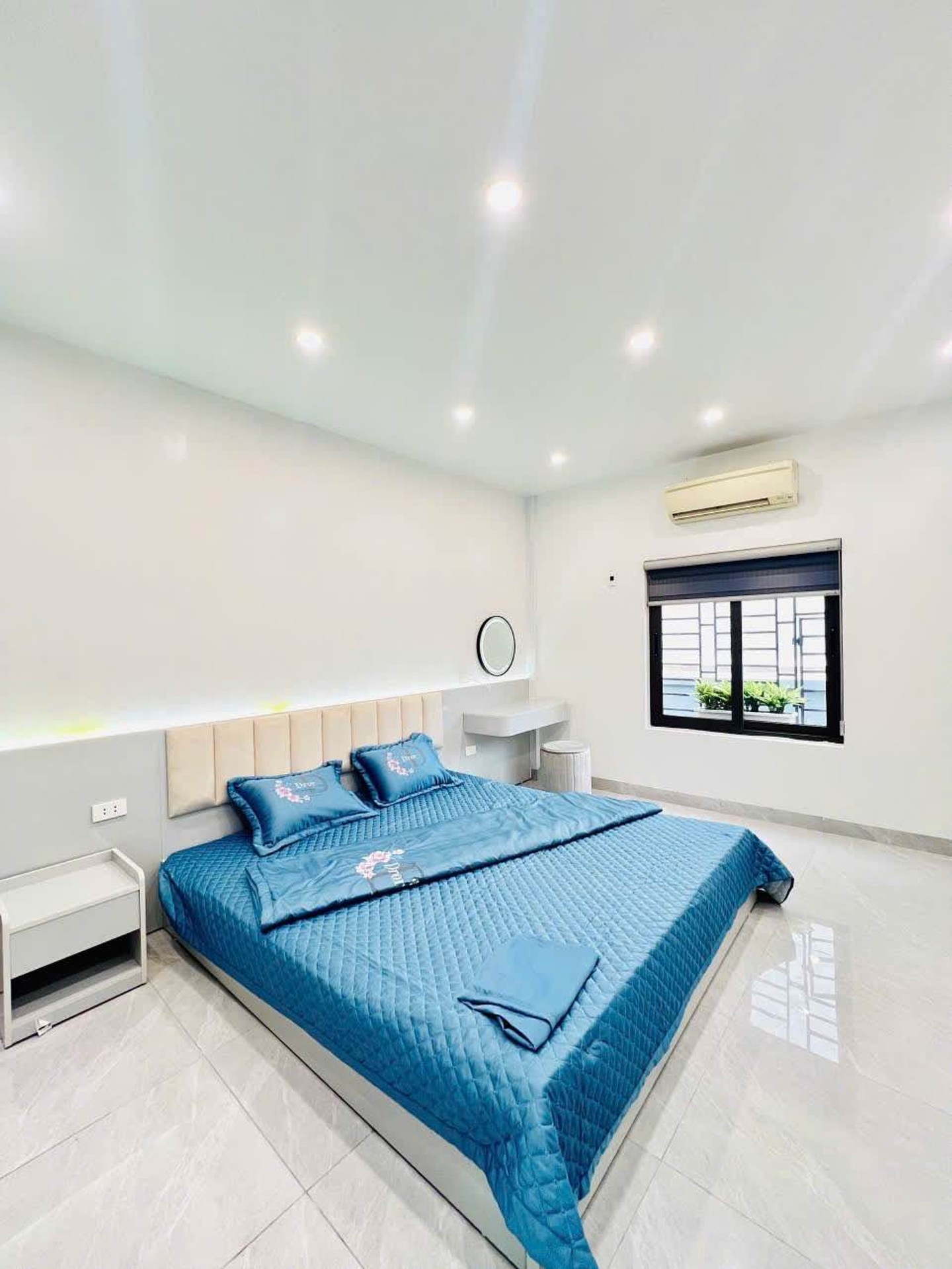 Bán nhà Lạc Trung - diện tích 150m2 3 tầng - Nhà lô góc, ô tô tránh - giá 5,5 tỷ
