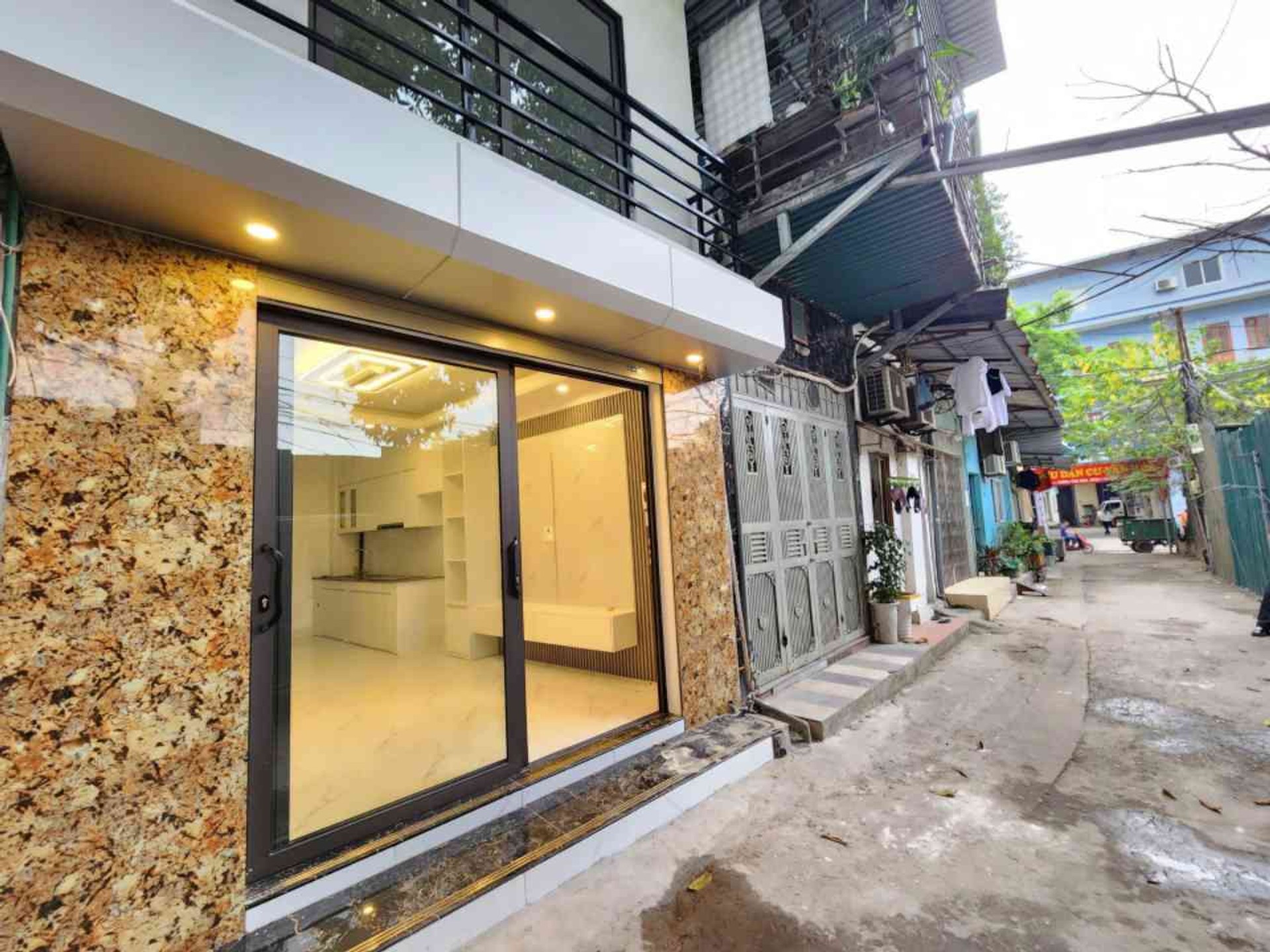 Bán nhà Lĩnh Nam - diện tích 23m2 3 tầng - ô tô dừng đỗ thoải mái - giá 2,9 tỷ