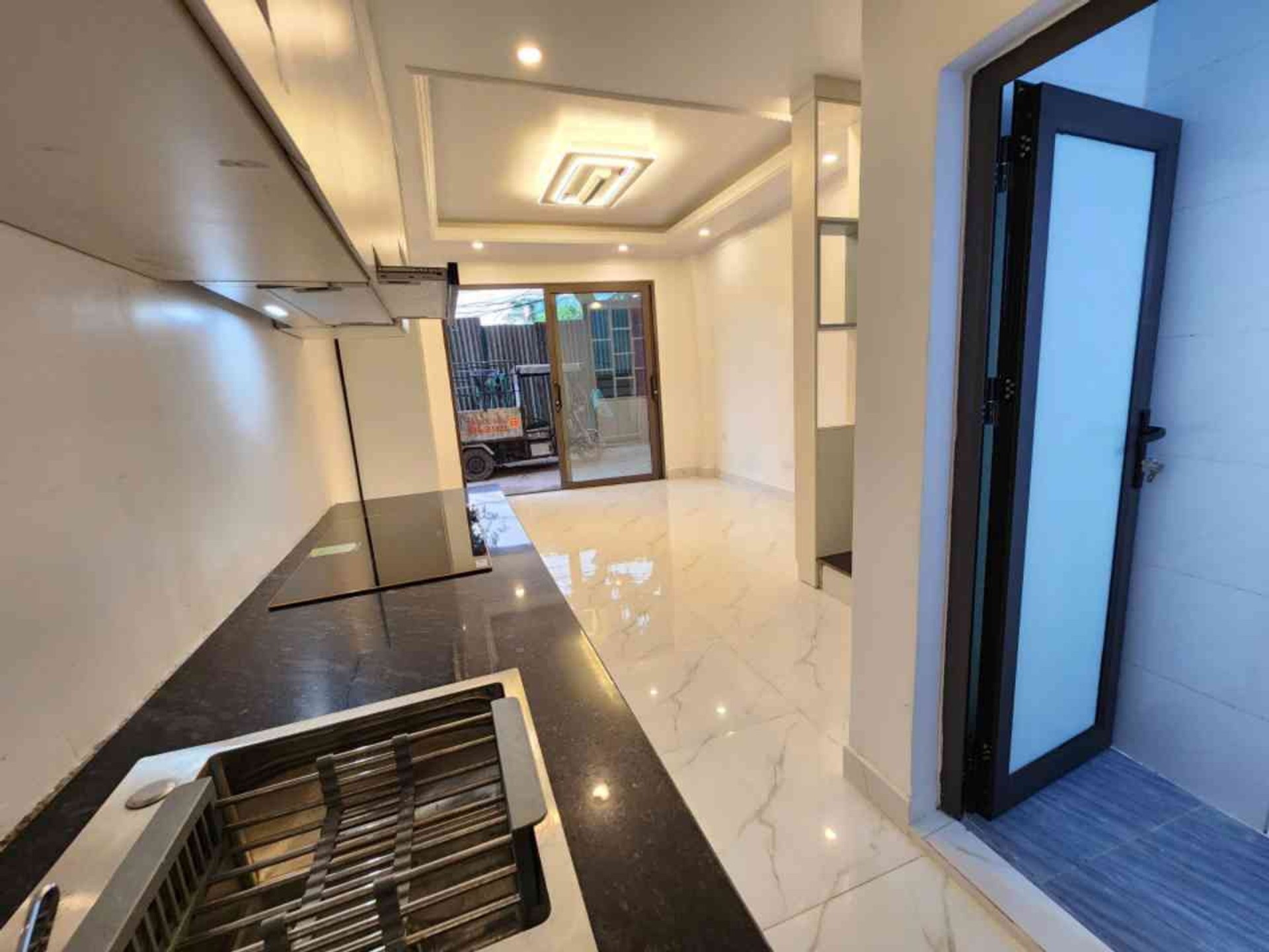 Bán nhà Lĩnh Nam - diện tích 23m2 3 tầng - ô tô dừng đỗ thoải mái - giá 2,9 tỷ