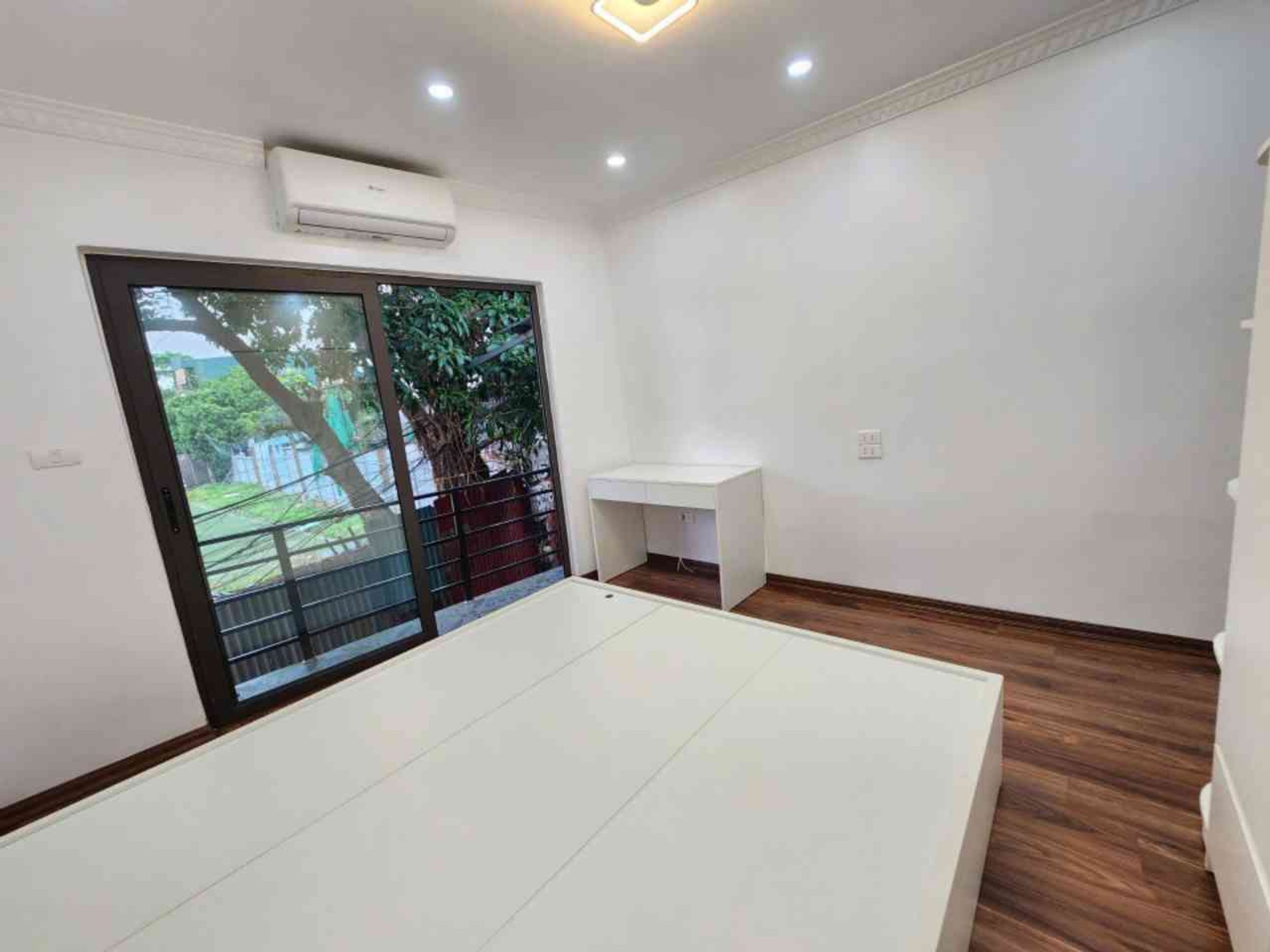 Bán nhà Lĩnh Nam - diện tích 23m2 3 tầng - ô tô dừng đỗ thoải mái - giá 2,9 tỷ