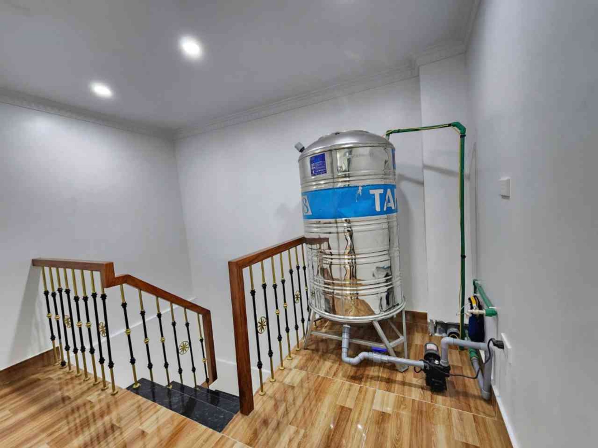 Bán nhà Lĩnh Nam - diện tích 23m2 3 tầng - ô tô dừng đỗ thoải mái - giá 2,9 tỷ