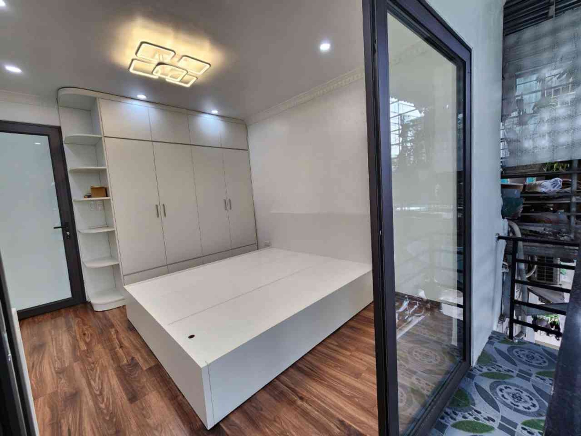 Bán nhà Lĩnh Nam - diện tích 23m2 3 tầng - ô tô dừng đỗ thoải mái - giá 2,9 tỷ