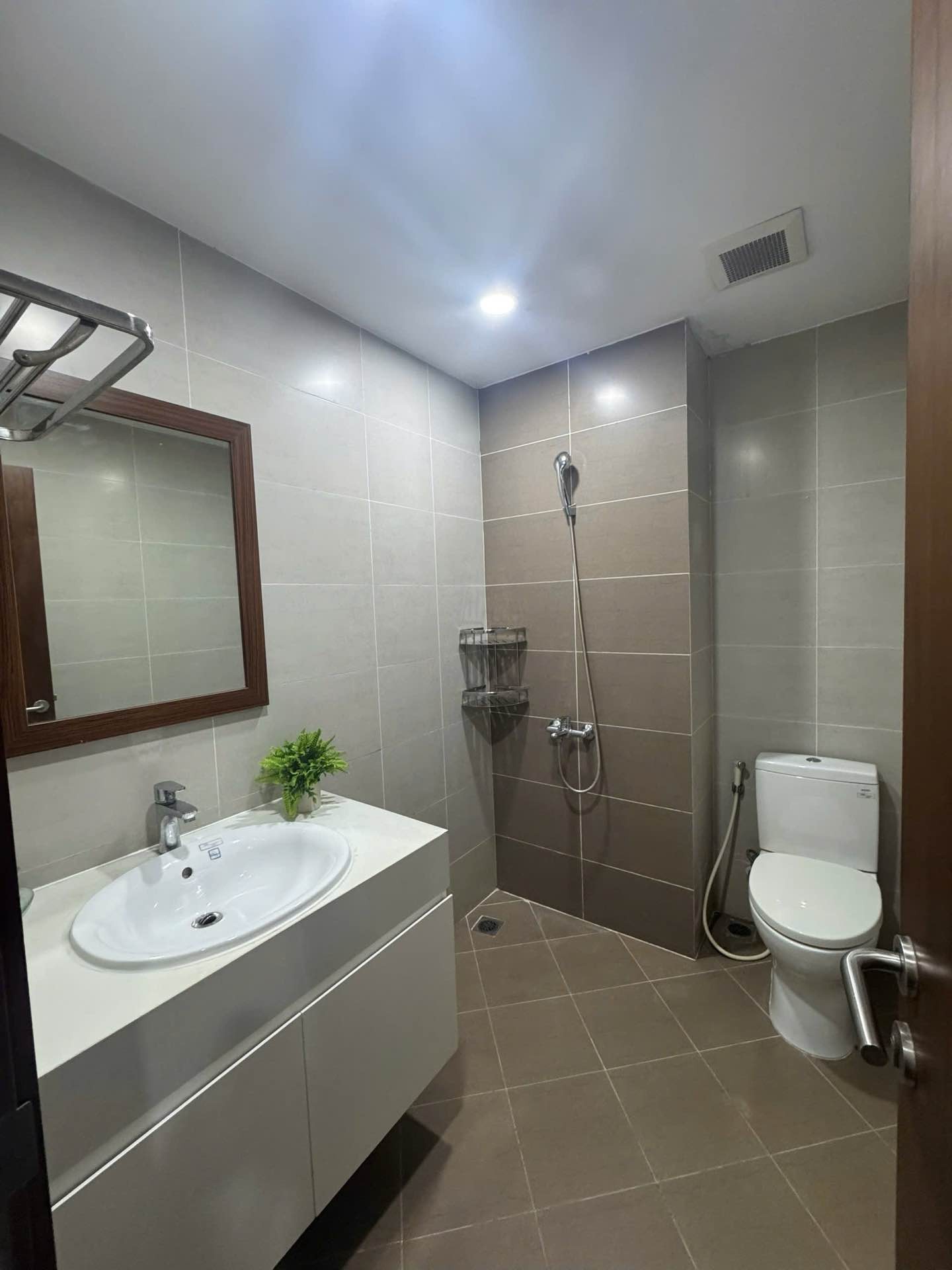 Bán nhà Đại Từ - diện tích 102m2 9 tầng - Nhà full nội thất đẹp như hình - giá 9,4 tỷ