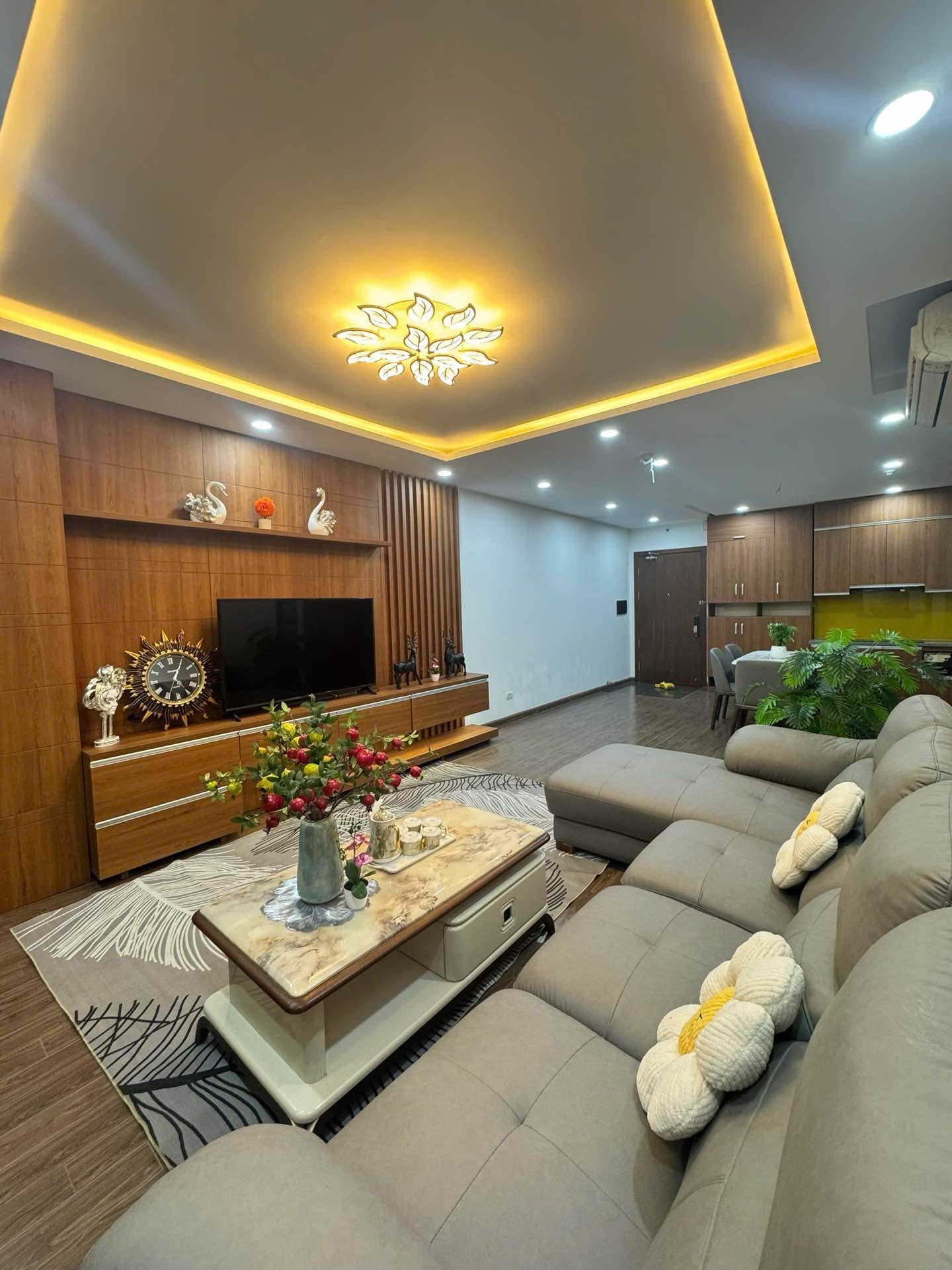 Bán nhà Đại Từ - diện tích 102m2 9 tầng - Nhà full nội thất đẹp như hình - giá 9,4 tỷ