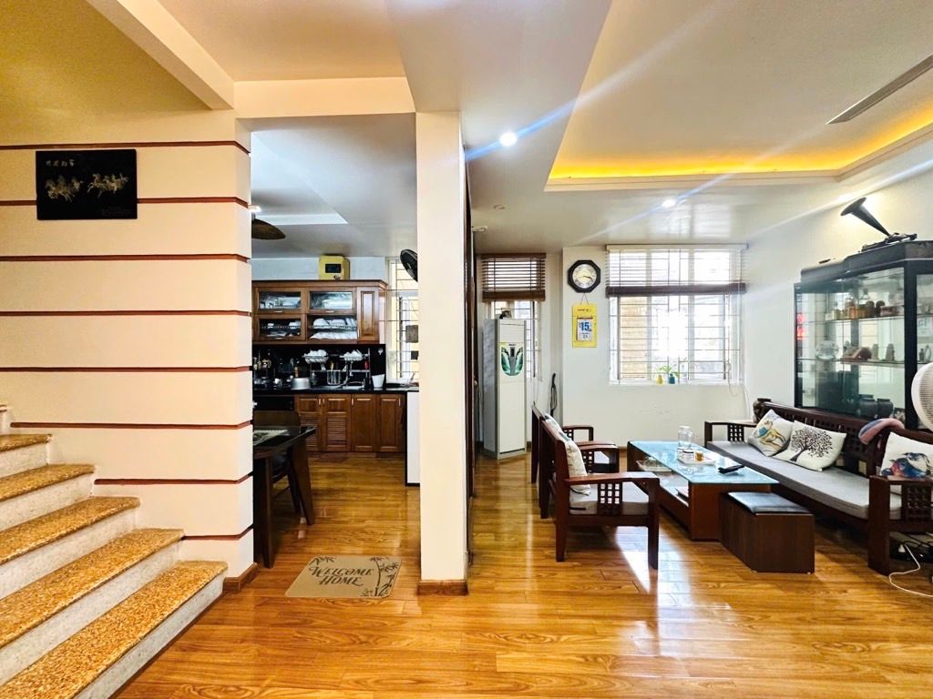 Bán nhà Lạc Trung - diện tích 46m2 5 tầng - Ô TÔ NGỦ TRONG NHÀ - giá 19,5 tỷ