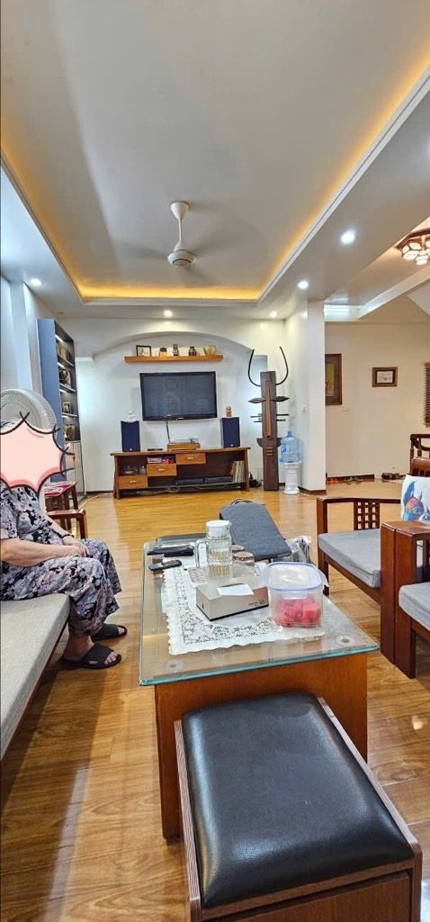 Bán nhà Lạc Trung - diện tích 46m2 5 tầng - Ô TÔ NGỦ TRONG NHÀ - giá 19,5 tỷ