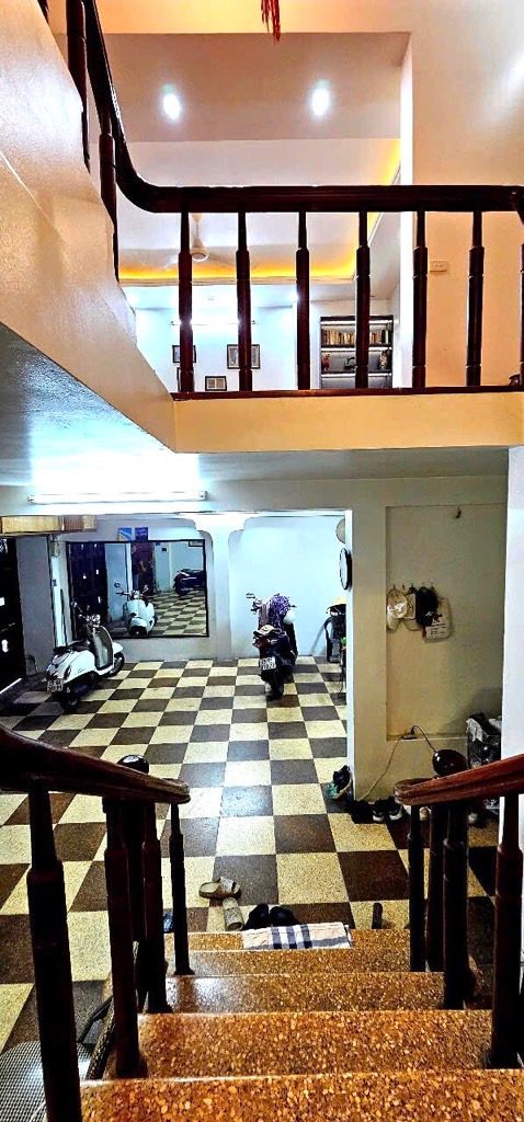 Bán nhà Lạc Trung - diện tích 46m2 5 tầng - Ô TÔ NGỦ TRONG NHÀ - giá 19,5 tỷ