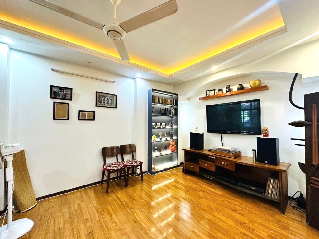 Bán nhà Lạc Trung - diện tích 46m2 5 tầng - Ô TÔ NGỦ TRONG NHÀ - giá 19,5 tỷ