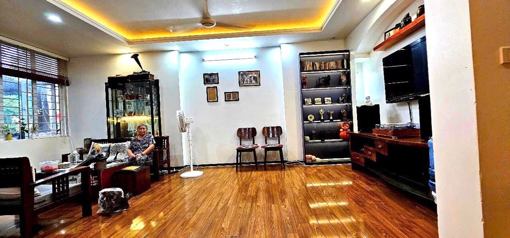 Bán nhà Lạc Trung - diện tích 46m2 5 tầng - Ô TÔ NGỦ TRONG NHÀ - giá 19,5 tỷ