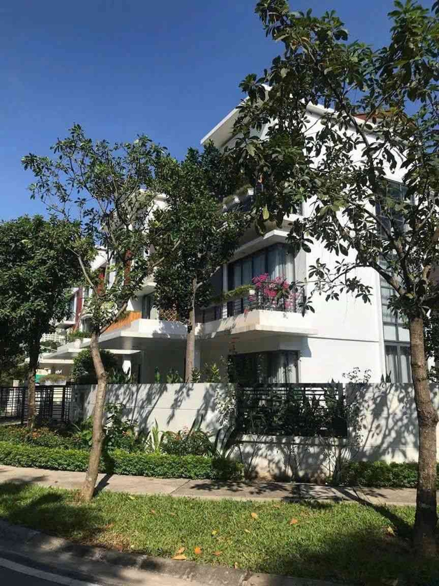 Bán nhà Hoàng Mai - diện tích 328m2 3 tầng - Lô góc - giá 94 tỷ