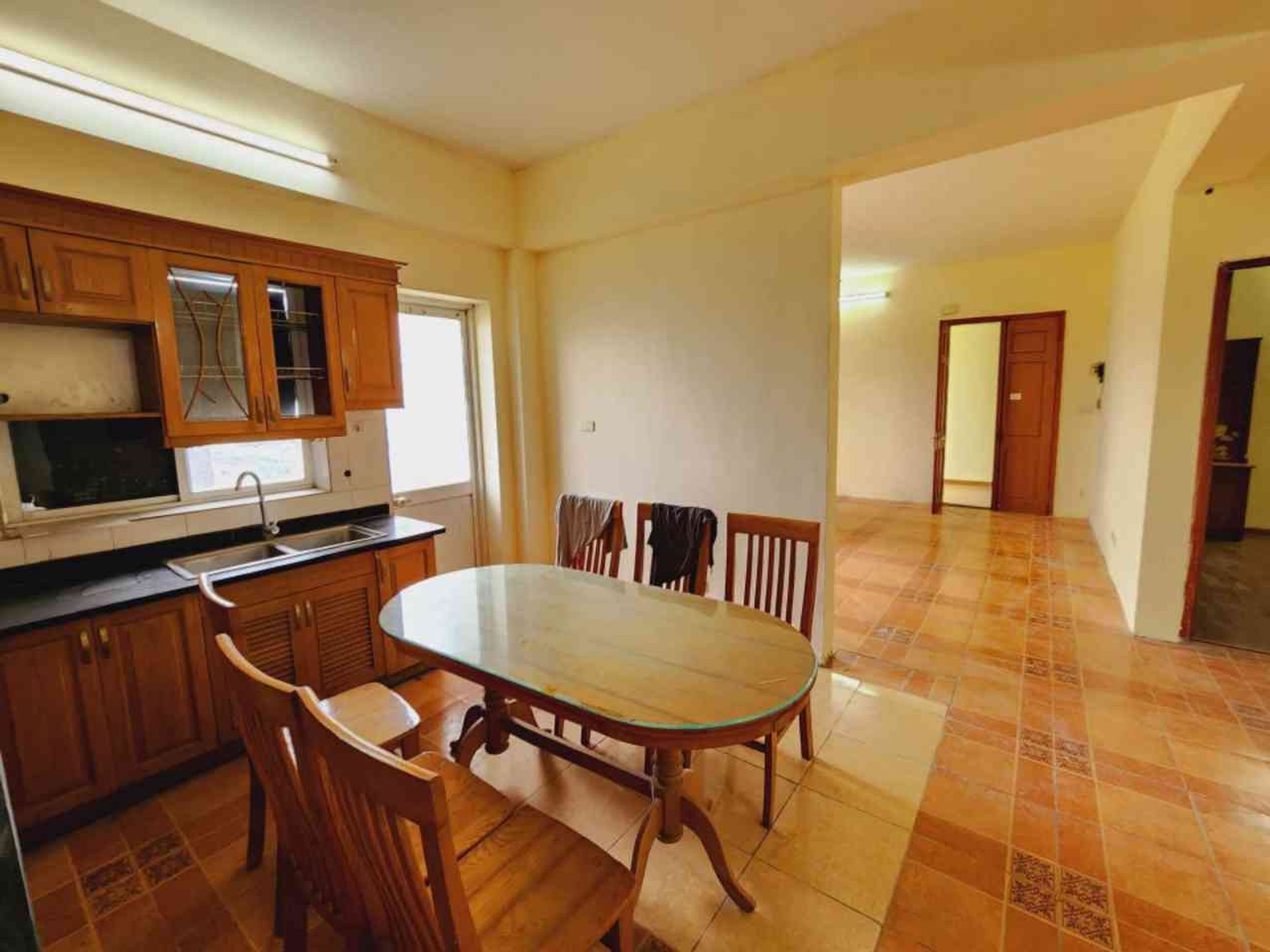 Bán nhà Hoàng Mai - diện tích 76m2 1 tầng - Ô tô đỗ chân toà - giá 5,5 tỷ