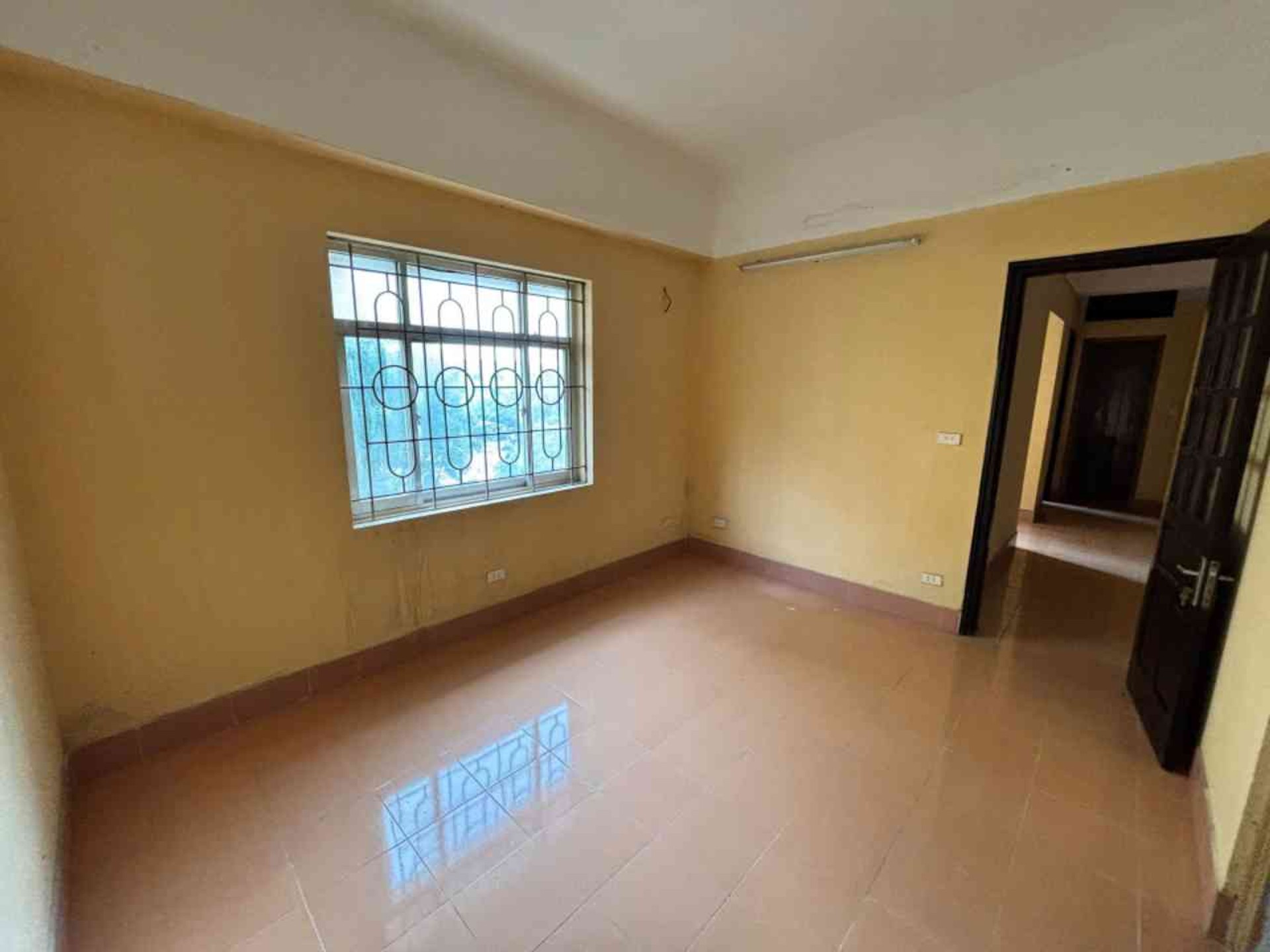 Bán nhà Hoàng Mai - diện tích 76m2 1 tầng - Ô tô đỗ chân toà - giá 5,5 tỷ
