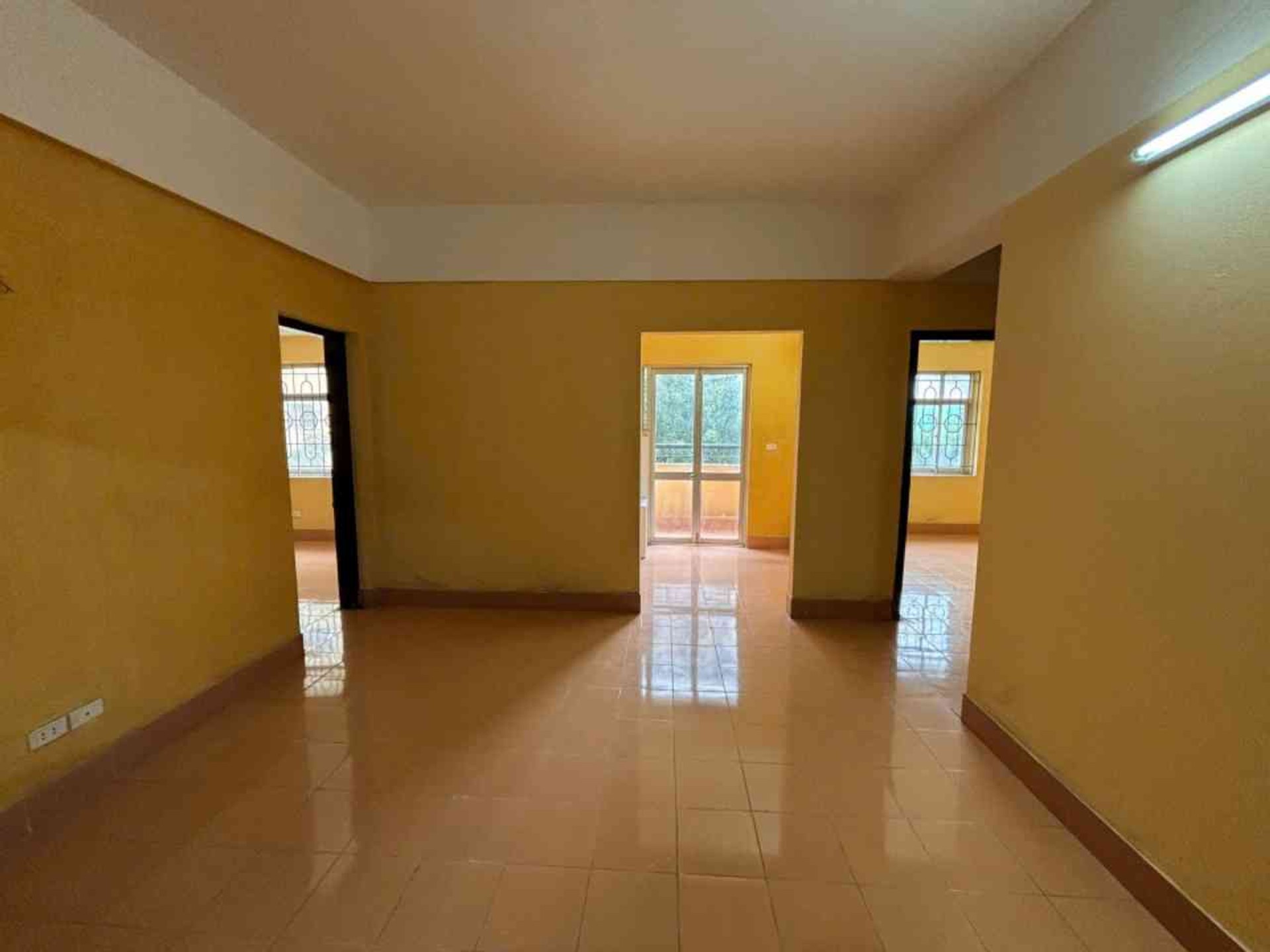 Bán nhà Hoàng Mai - diện tích 76m2 1 tầng - Ô tô đỗ chân toà - giá 5,5 tỷ