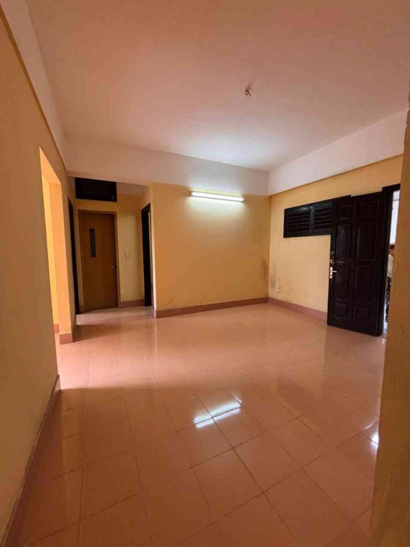 Bán nhà Hoàng Mai - diện tích 76m2 1 tầng - Ô tô đỗ chân toà - giá 5,5 tỷ