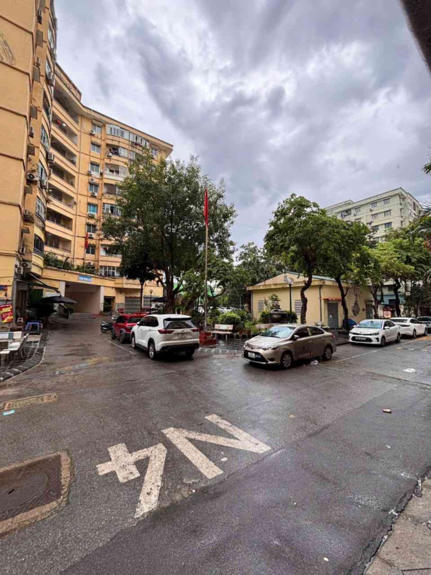 Bán nhà Hoàng Mai - diện tích 76m2 1 tầng - Ô tô đỗ chân toà - giá 5,5 tỷ