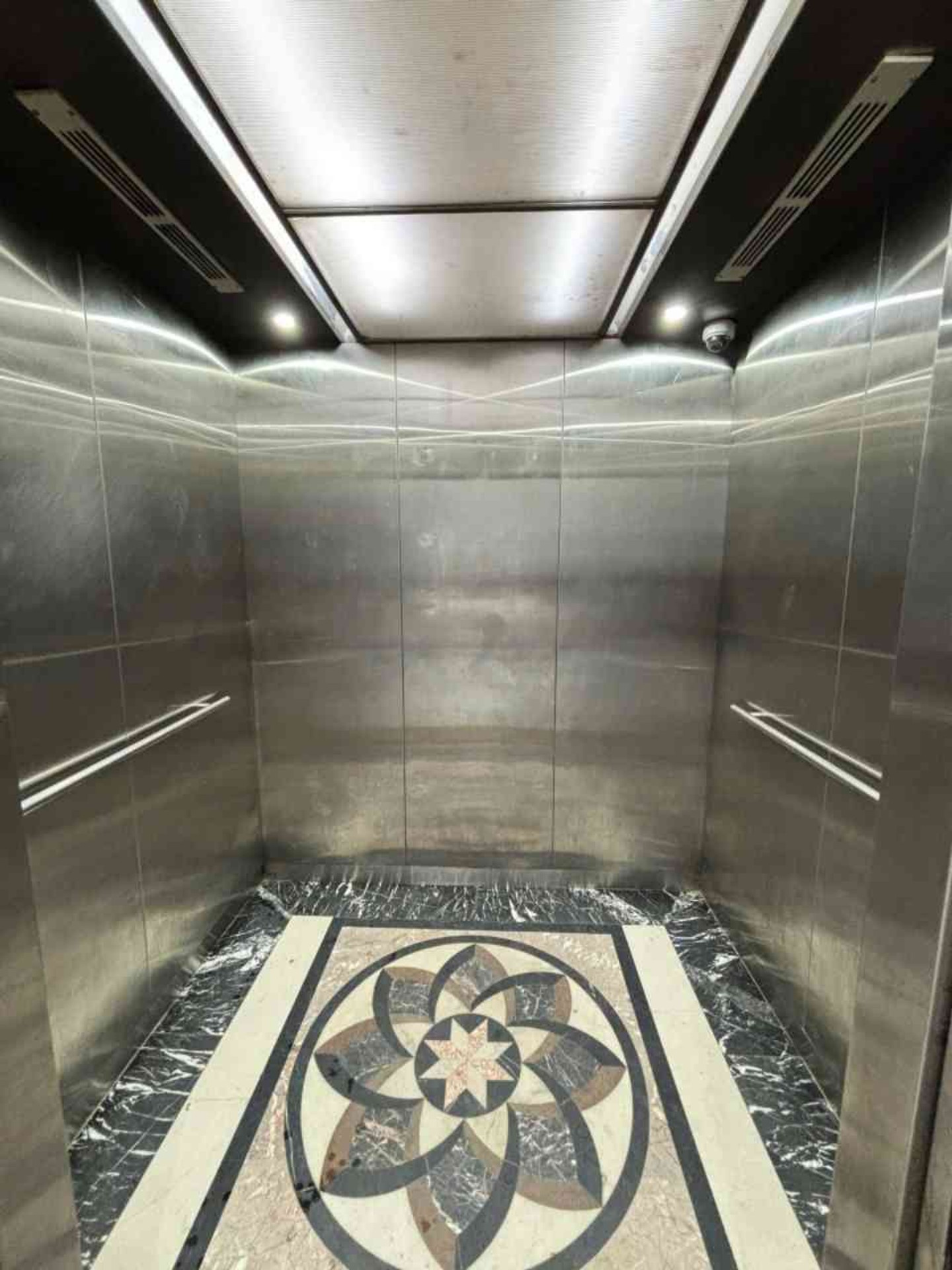Bán nhà Hoàng Mai - diện tích 76m2 1 tầng - Ô tô đỗ chân toà - giá 5,5 tỷ
