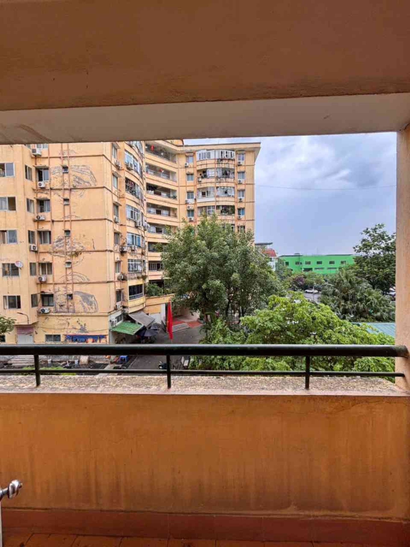 Bán nhà Hoàng Mai - diện tích 76m2 1 tầng - Ô tô đỗ chân toà - giá 5,5 tỷ