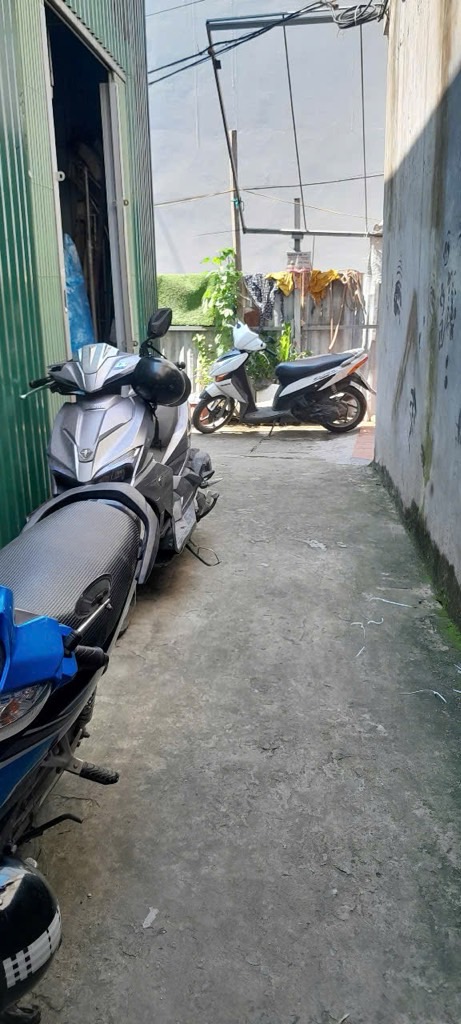 Bán nhà Định Công Thượng - diện tích 66m2 1 tầng - nhà đi được 2 mặt ngõ - giá 2,5 tỷ