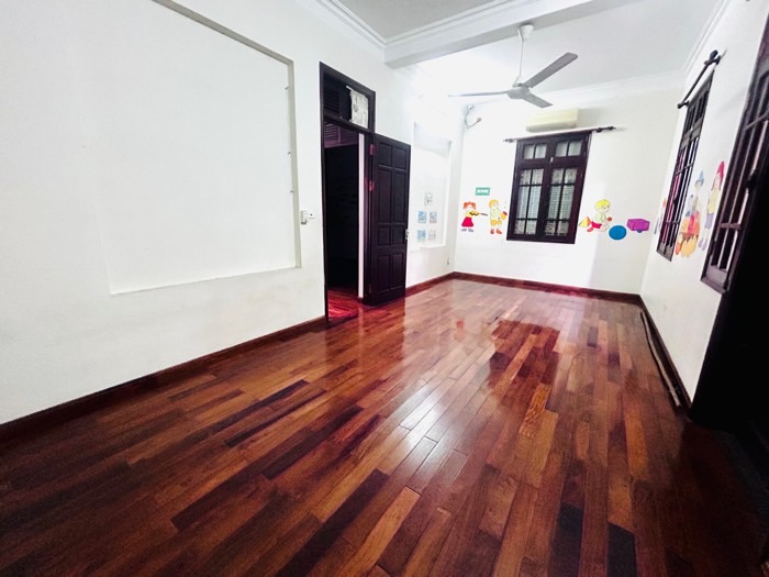 Bán nhà Thanh Lân - diện tích 173m2 3 tầng - Mặt tiền khủng - giá 35,5 tỷ