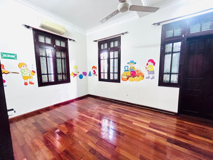 Bán nhà Thanh Lân - diện tích 173m2 3 tầng - Mặt tiền khủng - giá 35,5 tỷ