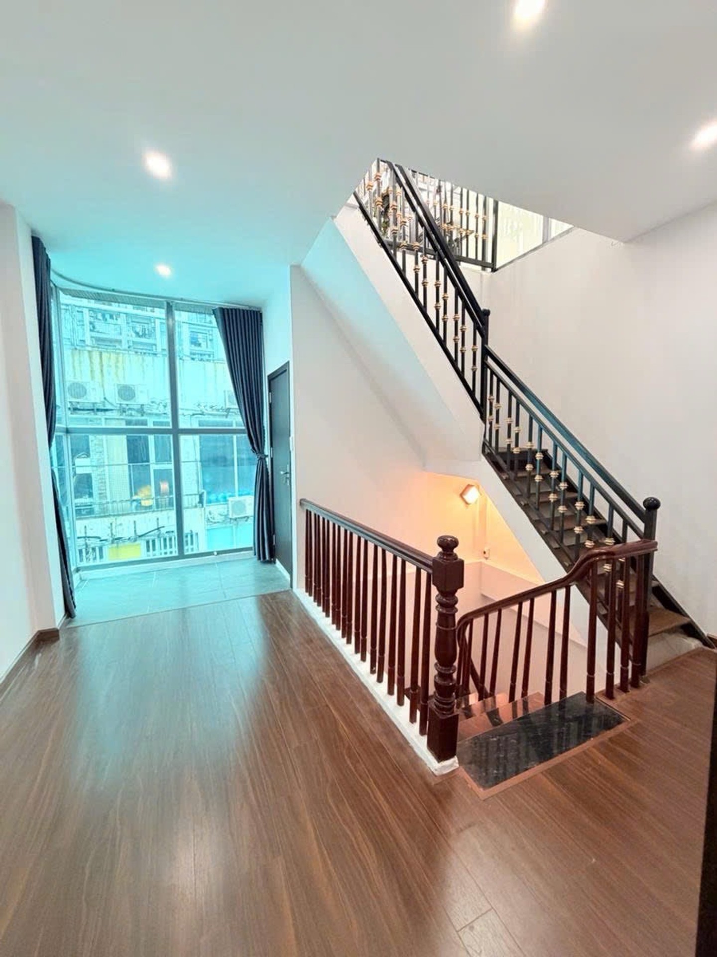 Bán nhà Minh Khai - diện tích 30m2 5 tầng - Sổ đỏ chính chủ - giá 9 tỷ