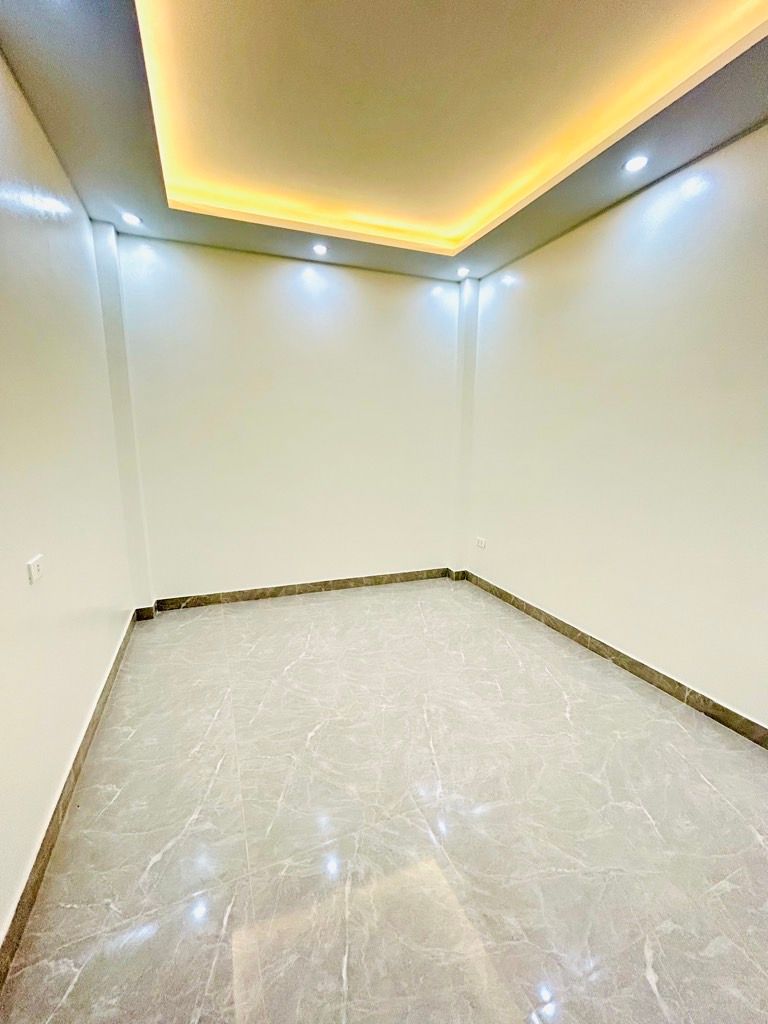 Bán nhà Yên Duyên - diện tích 39m2 5 tầng - MP KINH DOANH - giá 12,8 tỷ