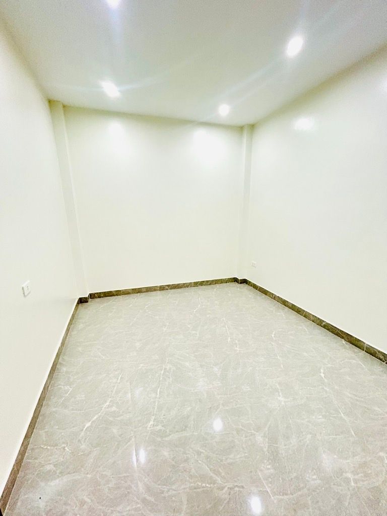 Bán nhà Yên Duyên - diện tích 39m2 5 tầng - MP KINH DOANH - giá 12,8 tỷ