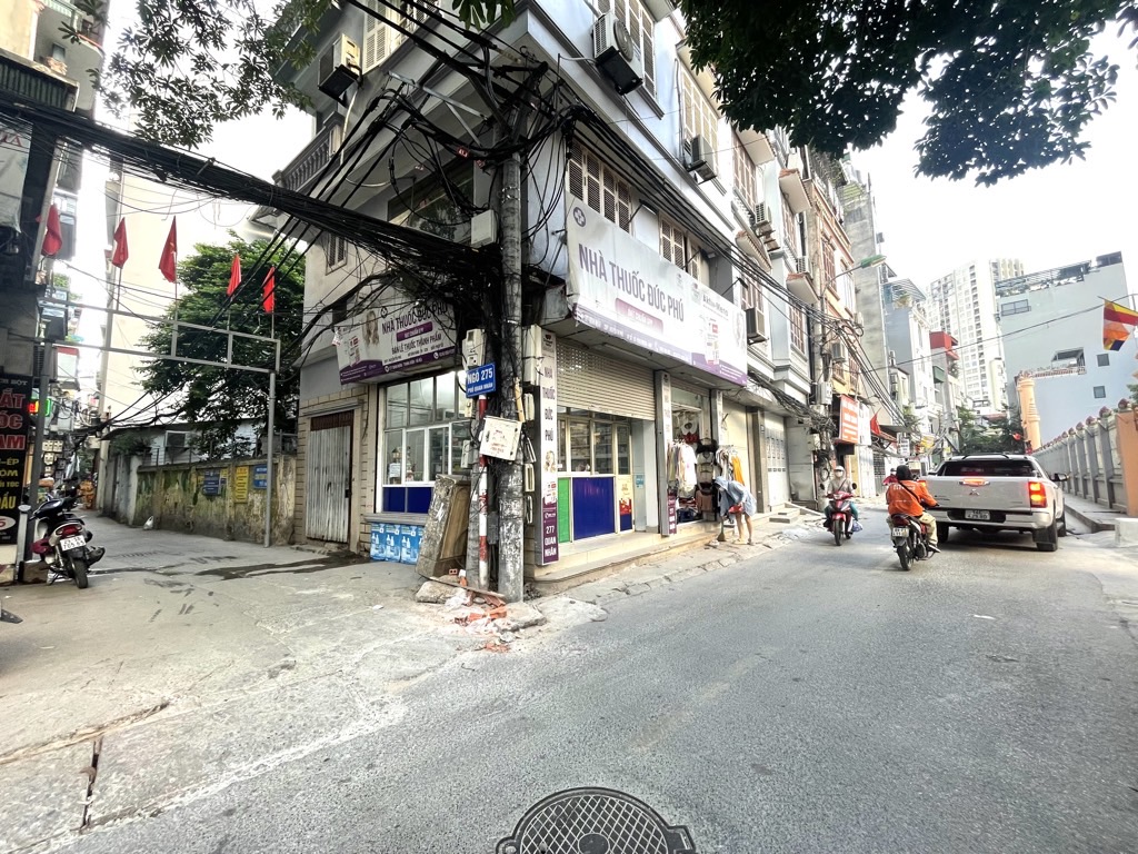 Bán nhà Quan Nhân - diện tích 86m2 8 tầng - Hẻm xe máy - giá 34,5 tỷ