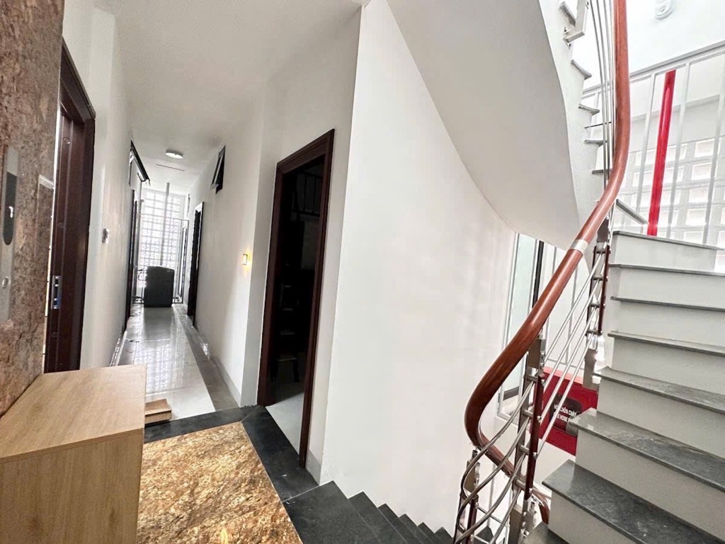 Bán nhà Quan Nhân - diện tích 86m2 8 tầng - Hẻm xe máy - giá 34,5 tỷ