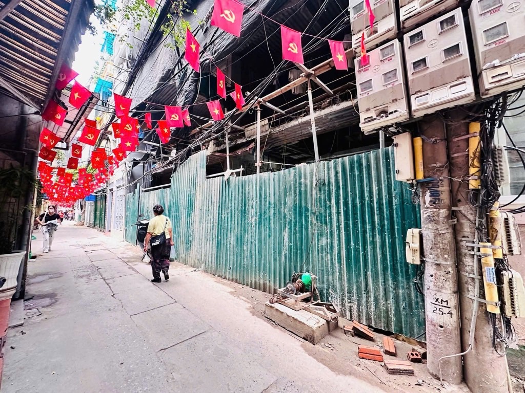 Bán nhà Quan Nhân - diện tích 86m2 8 tầng - Hẻm xe máy - giá 34,5 tỷ