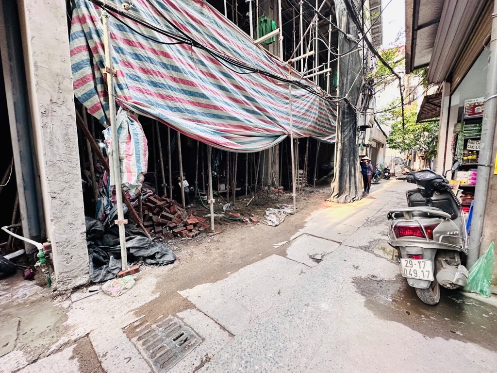 Bán nhà Quan Nhân - diện tích 86m2 8 tầng - Hẻm xe máy - giá 34,5 tỷ