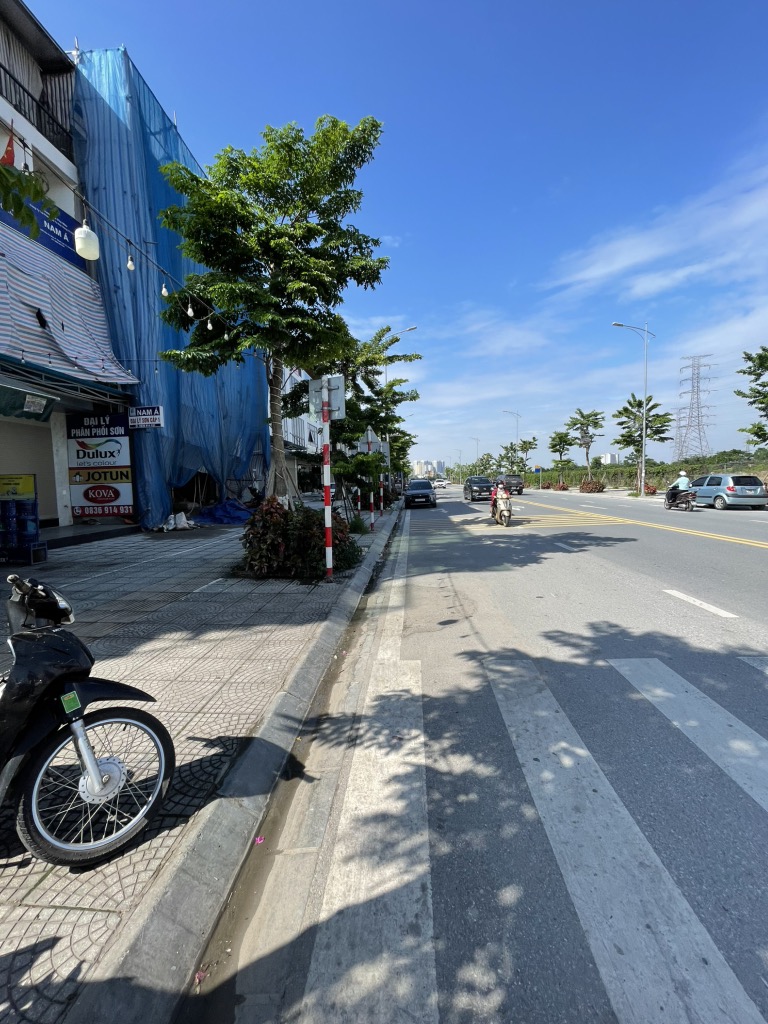 Bán nhà Ao Sào - diện tích 200m2 4 tầng - MẶT PHỐ LÔ GÓC 3 THOÁNG - giá 65 tỷ