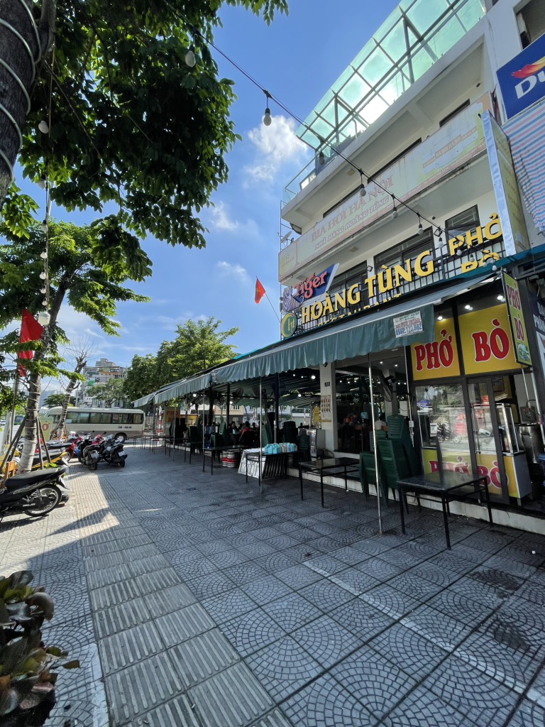 Bán nhà Ao Sào - diện tích 200m2 4 tầng - MẶT PHỐ LÔ GÓC 3 THOÁNG - giá 65 tỷ