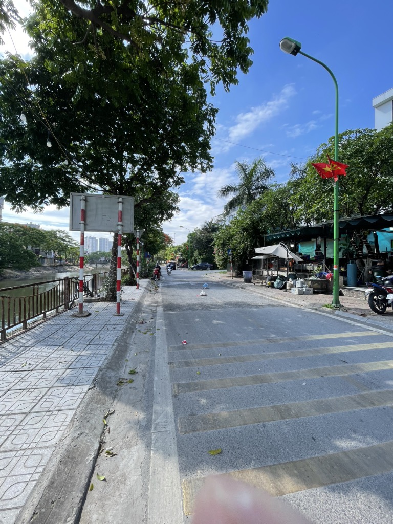 Bán nhà Ao Sào - diện tích 200m2 4 tầng - MẶT PHỐ LÔ GÓC 3 THOÁNG - giá 65 tỷ