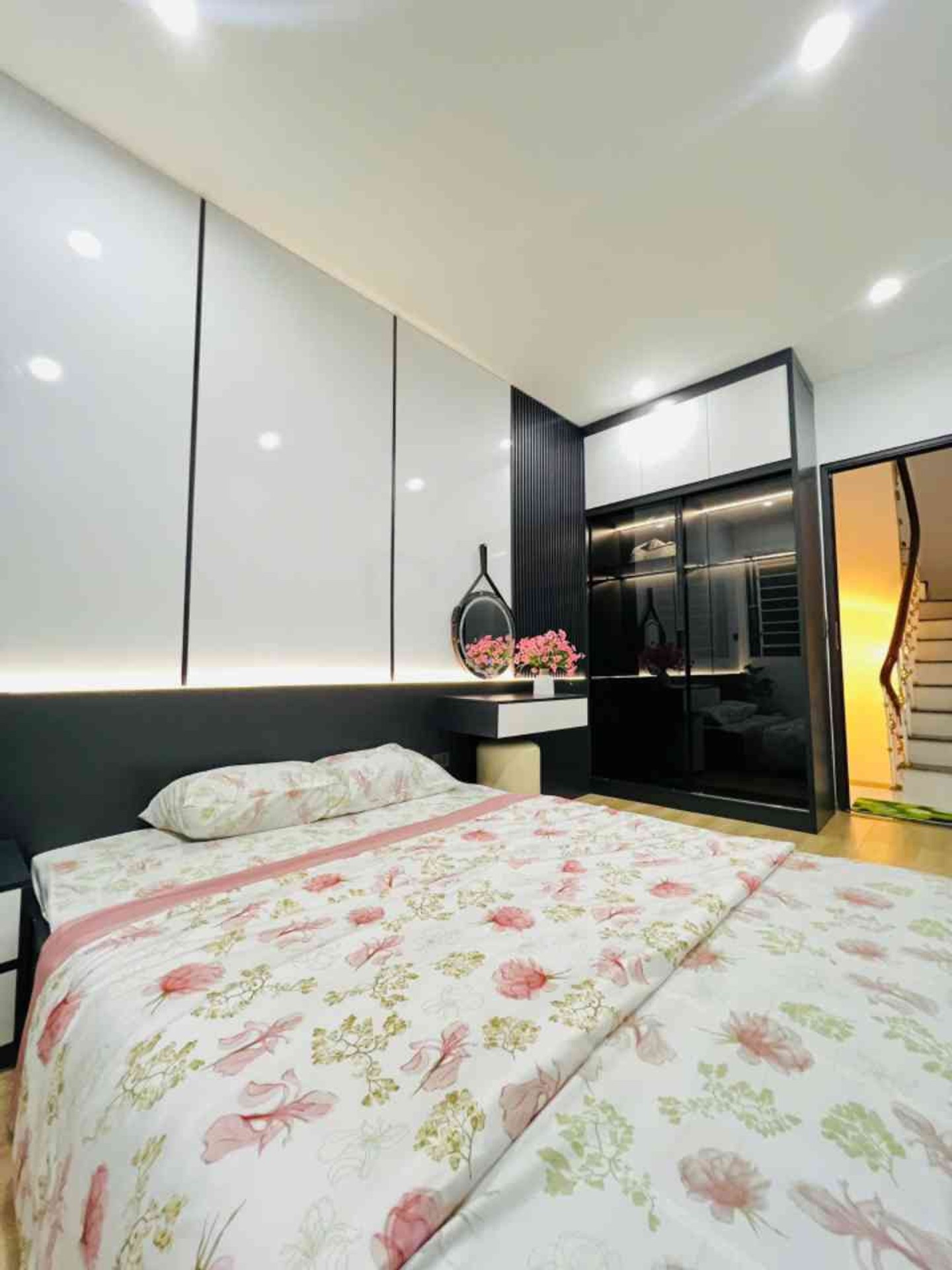Bán nhà Hòa Bình - diện tích 18m2 5 tầng - Nhà đẹp ở ngay - giá 6,45 tỷ