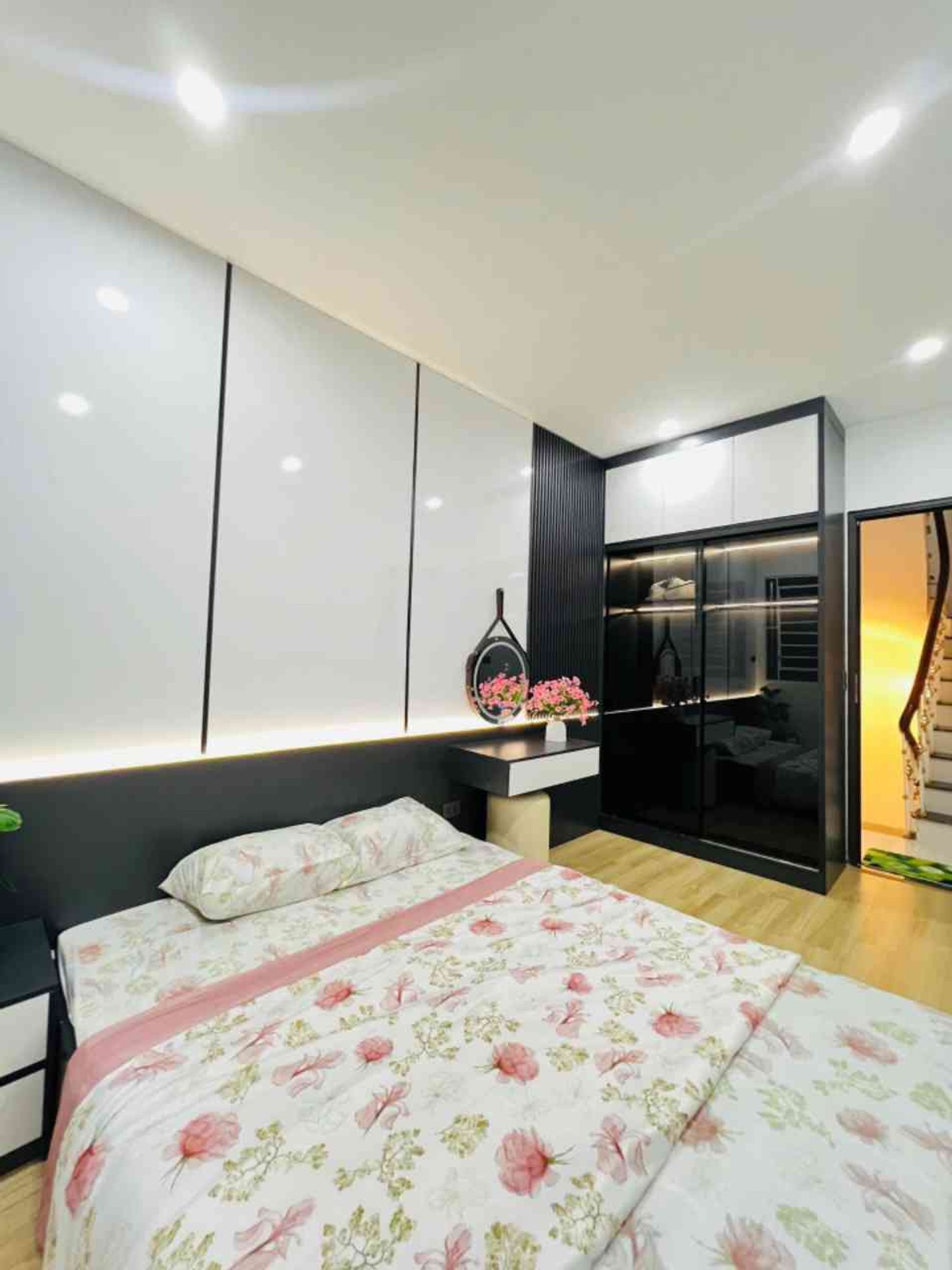 Bán nhà Hòa Bình - diện tích 18m2 5 tầng - Nhà đẹp ở ngay - giá 6,45 tỷ