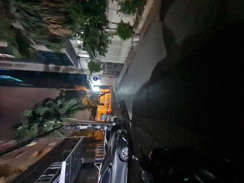 Bán nhà Ngõ Thái Hà - diện tích 103m2 3 tầng - ô tô tránh - giá 47 tỷ