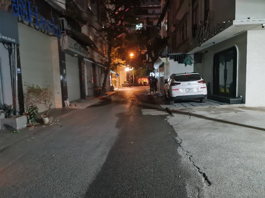 Bán nhà Ngõ Thái Hà - diện tích 103m2 3 tầng - ô tô tránh - giá 47 tỷ