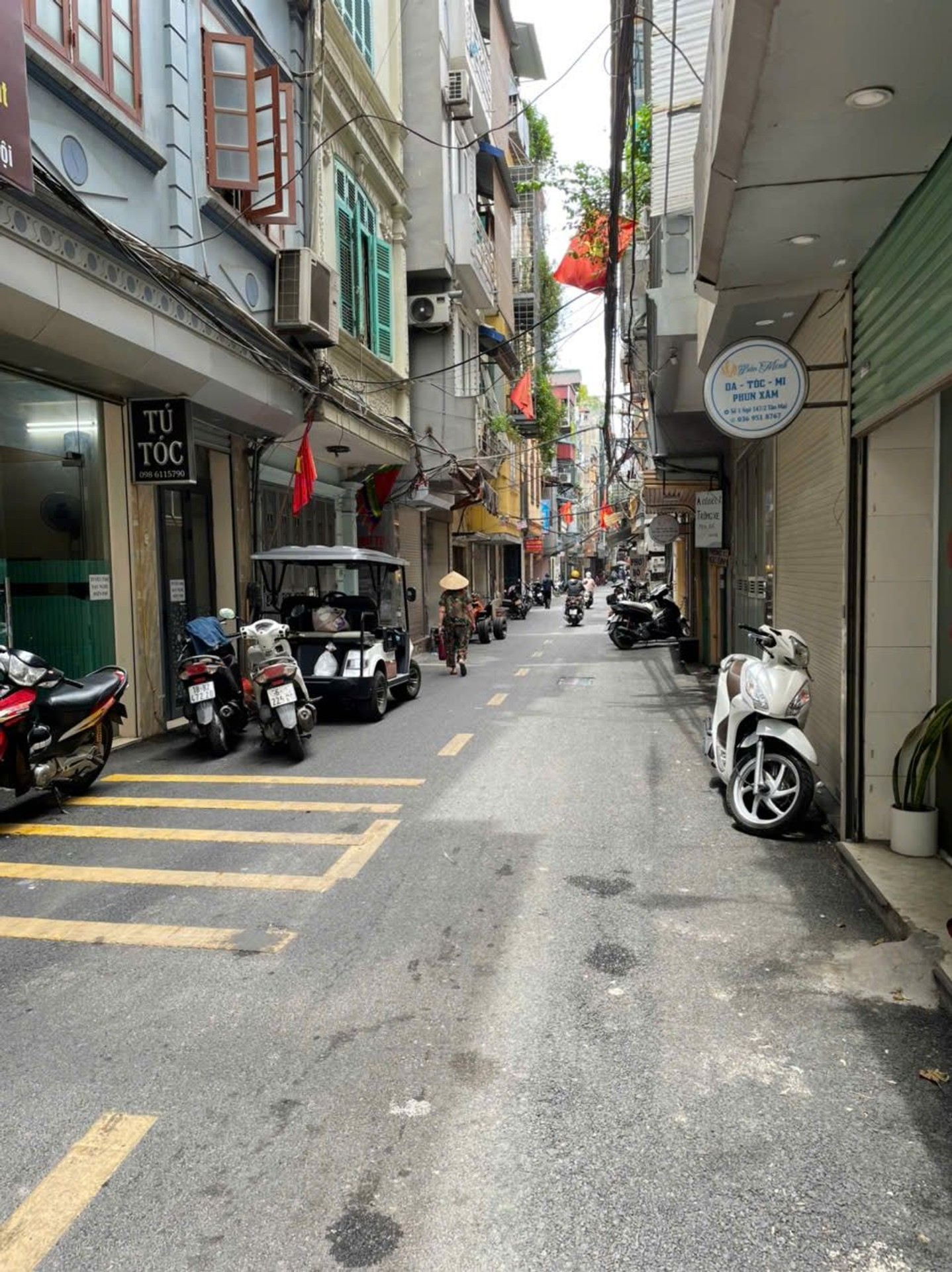 Bán nhà Tân Mai - diện tích 30m2 3 tầng - Ô TÔ ĐỖ TRƯỚC NHÀ - giá 6,5 tỷ