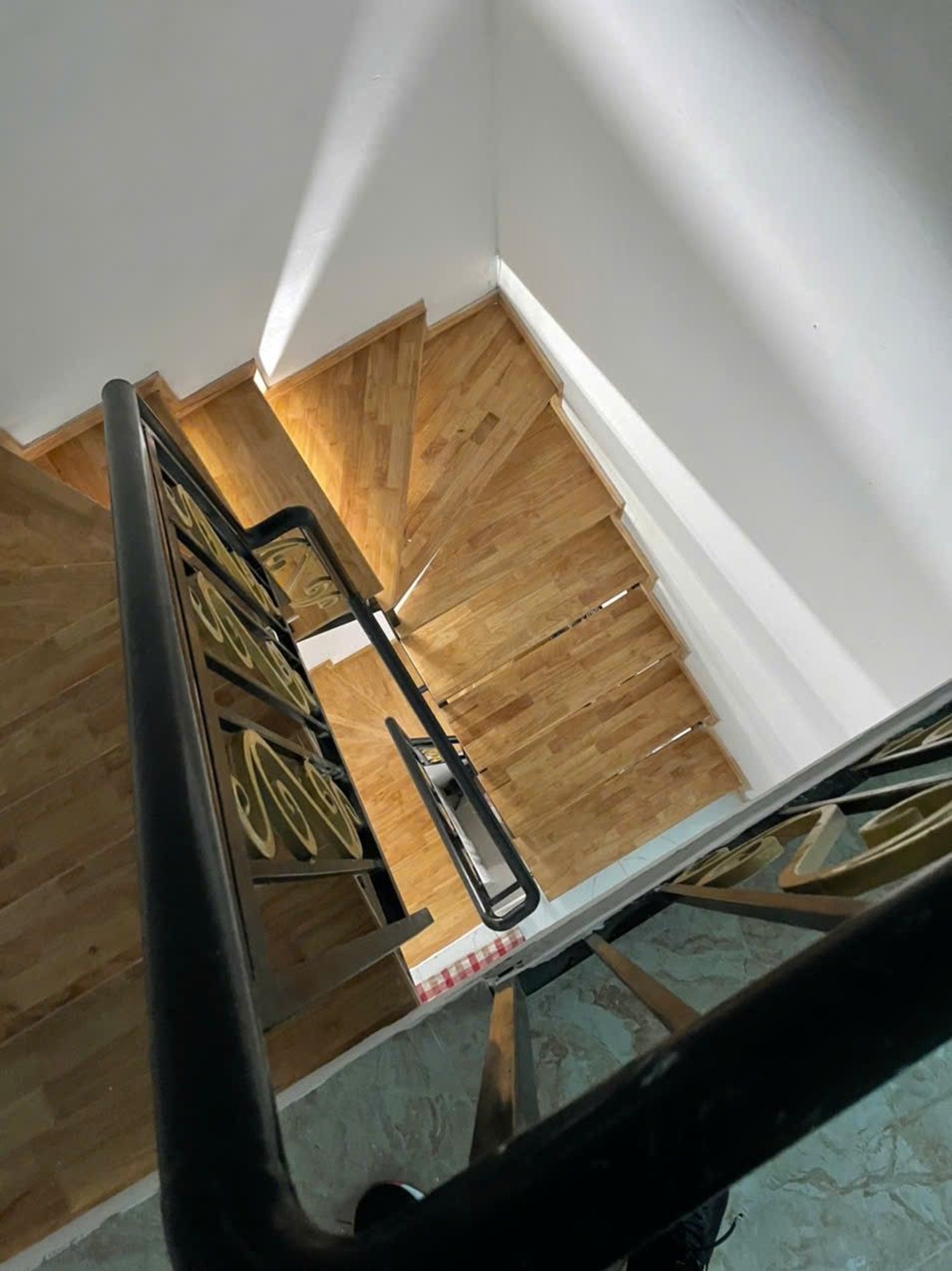 Bán nhà Tân Mai - diện tích 30m2 3 tầng - Ô TÔ ĐỖ TRƯỚC NHÀ - giá 6,5 tỷ