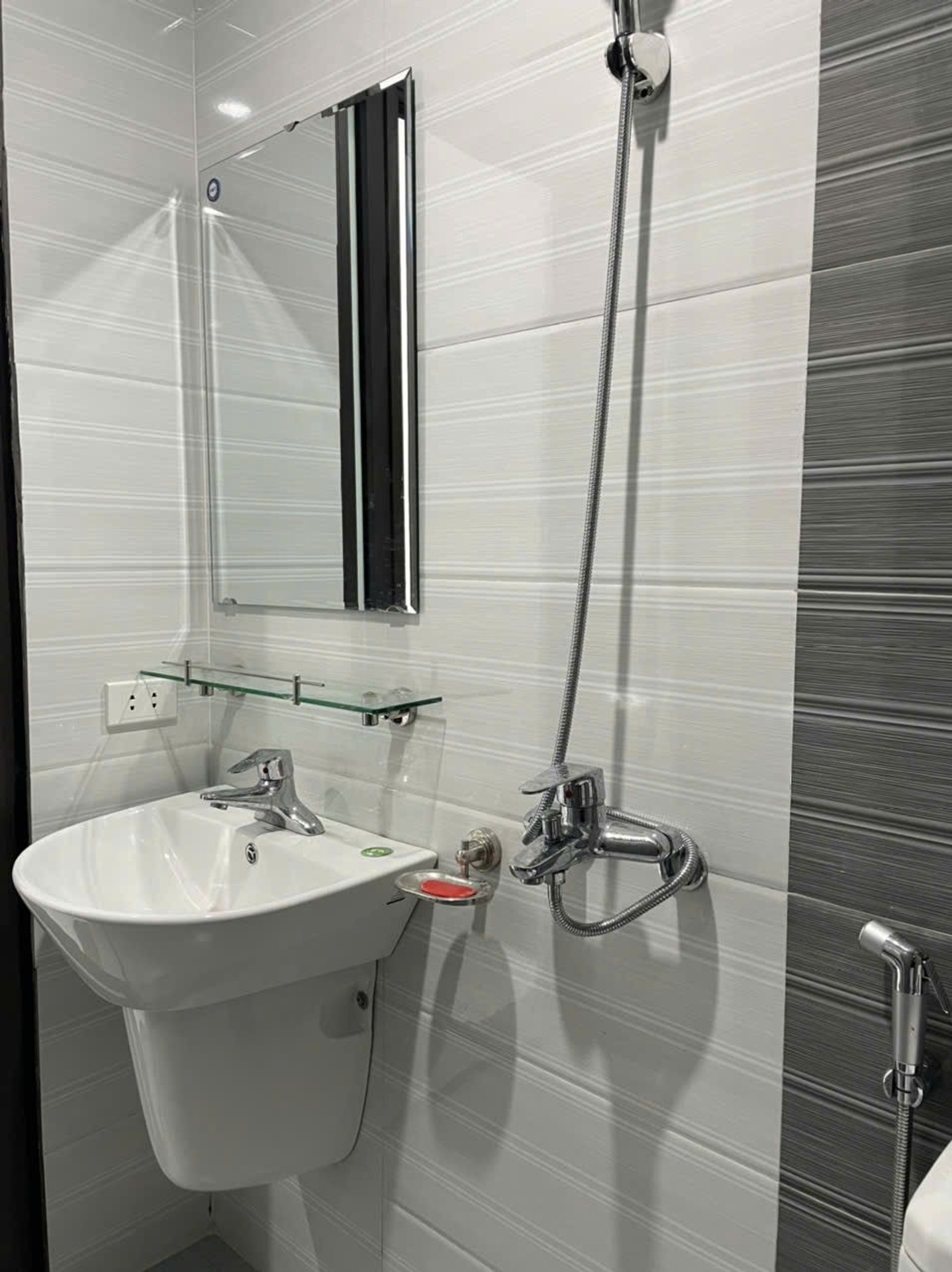 Bán nhà Tân Mai - diện tích 30m2 3 tầng - Ô TÔ ĐỖ TRƯỚC NHÀ - giá 6,5 tỷ