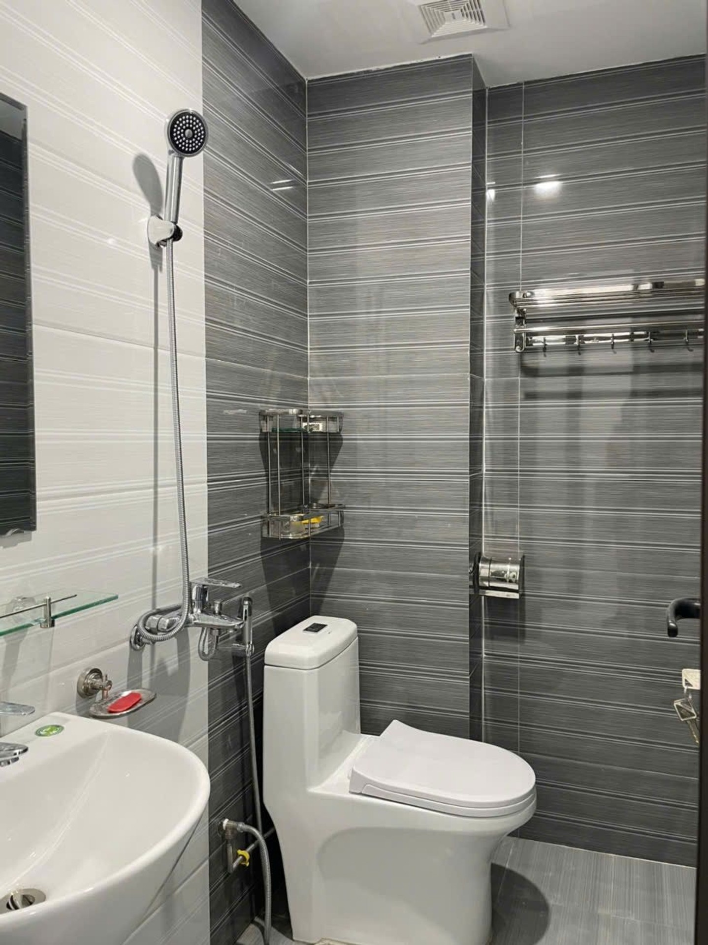 Bán nhà Tân Mai - diện tích 30m2 3 tầng - Ô TÔ ĐỖ TRƯỚC NHÀ - giá 6,5 tỷ
