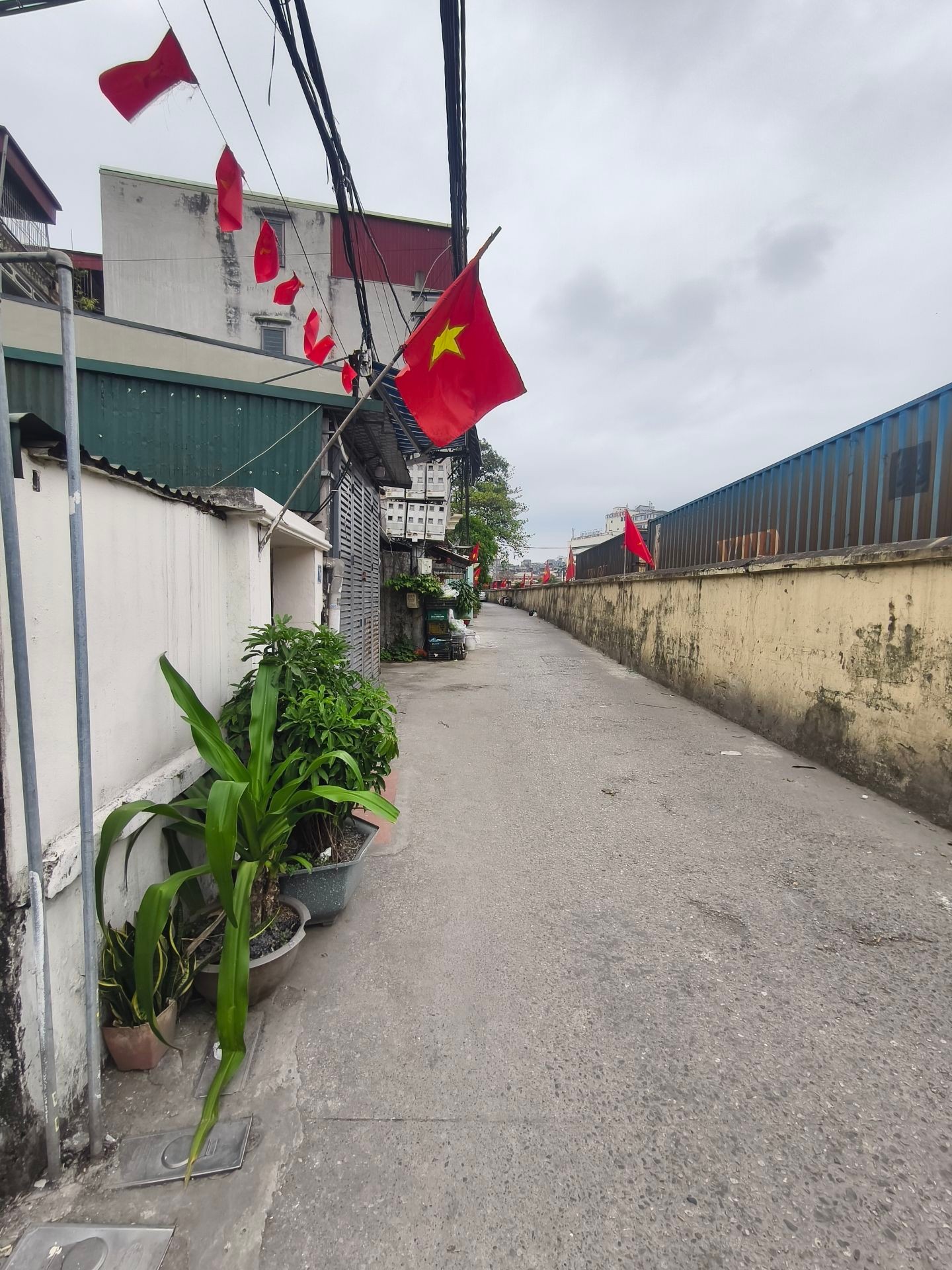 Bán nhà Giải Phóng - diện tích 60m2 1 tầng - Ô tô đỗ cửa - giá 2,76 tỷ