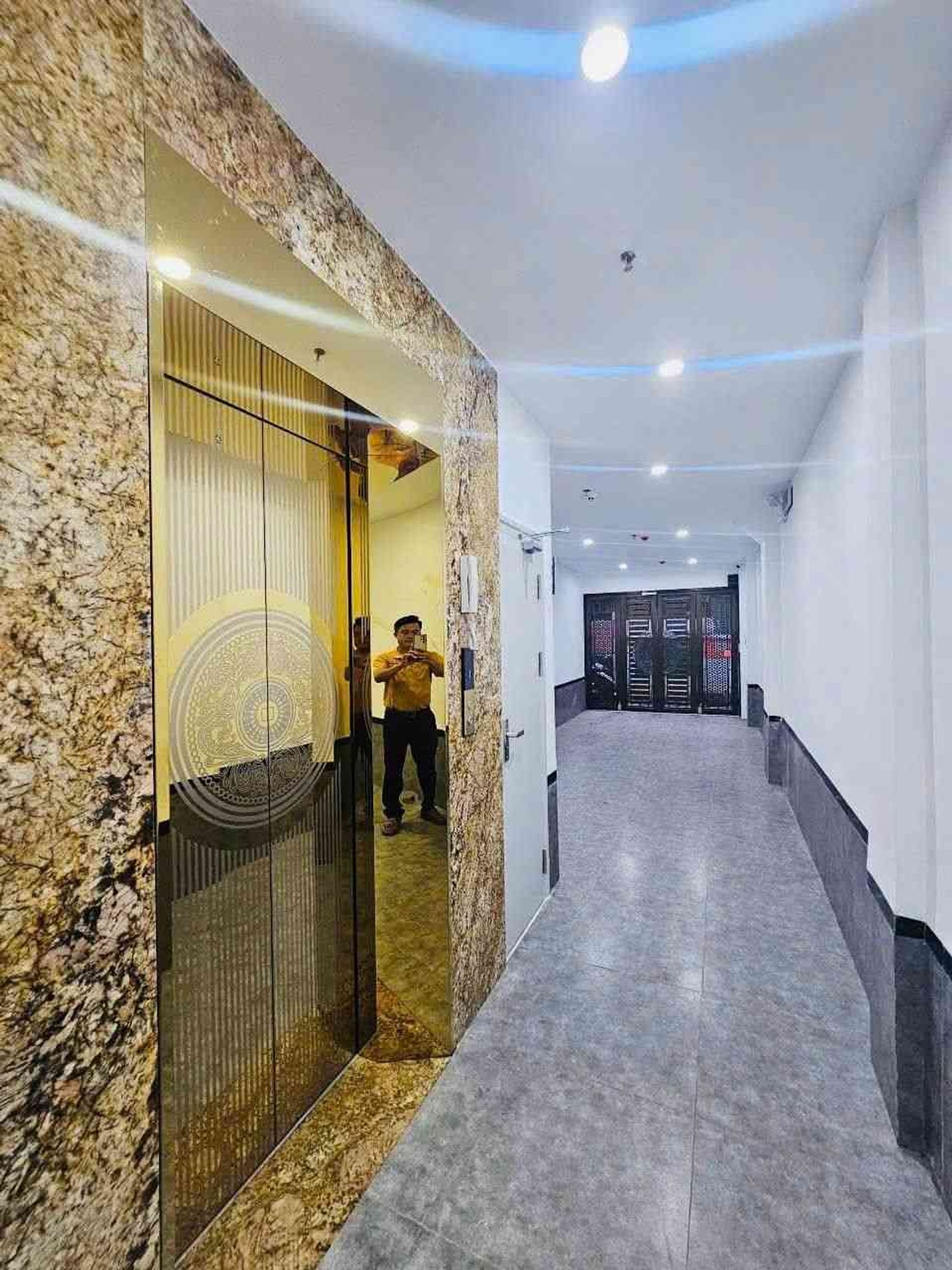 Bán nhà Thanh Nhàn - diện tích 82m2 6 tầng - Lô góc, ngõ ô tô đỗ cửa - giá 25 tỷ