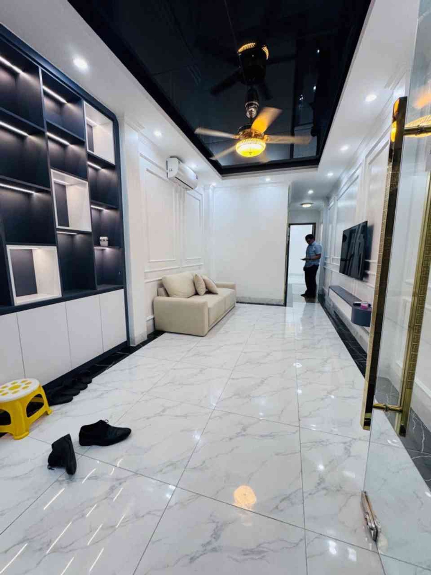 Bán nhà Thanh Nhàn - diện tích 82m2 6 tầng - Lô góc, ngõ ô tô đỗ cửa - giá 25 tỷ