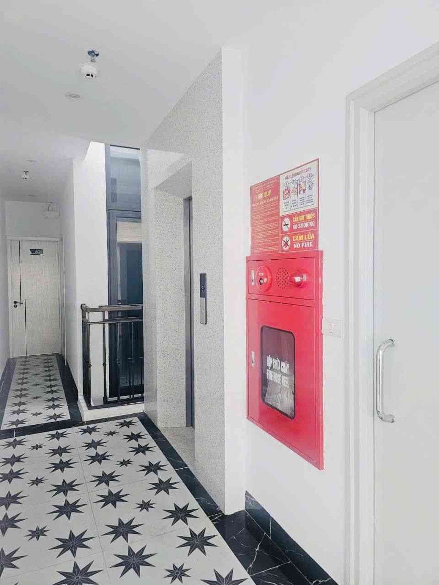 Bán nhà Thanh Nhàn - diện tích 82m2 6 tầng - Lô góc, ngõ ô tô đỗ cửa - giá 25 tỷ
