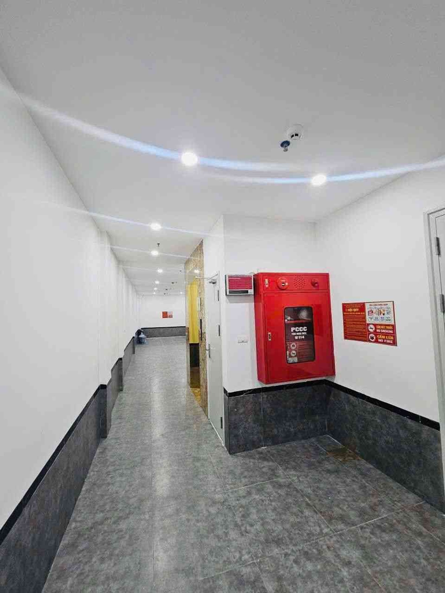 Bán nhà Thanh Nhàn - diện tích 82m2 6 tầng - Lô góc, ngõ ô tô đỗ cửa - giá 25 tỷ